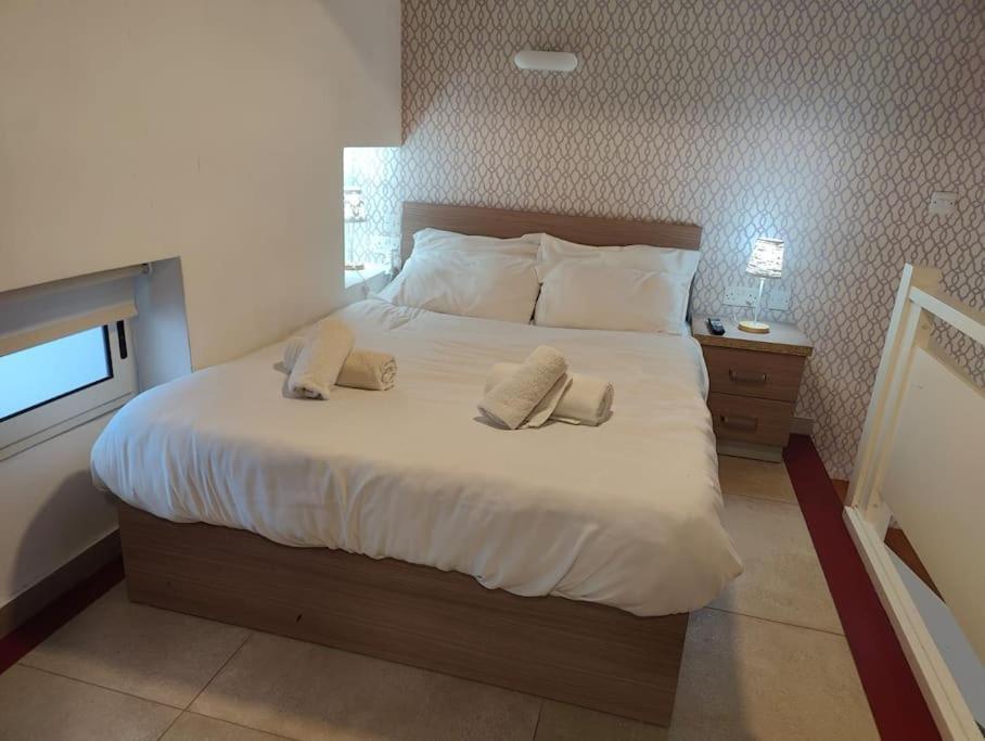 Apartment Modern Duplex Studio In *