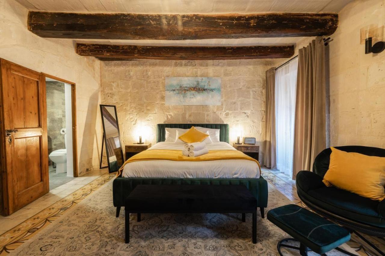 Luxury Year 1500s Palazzino In - Beautiful Rooftop Lounge Valletta