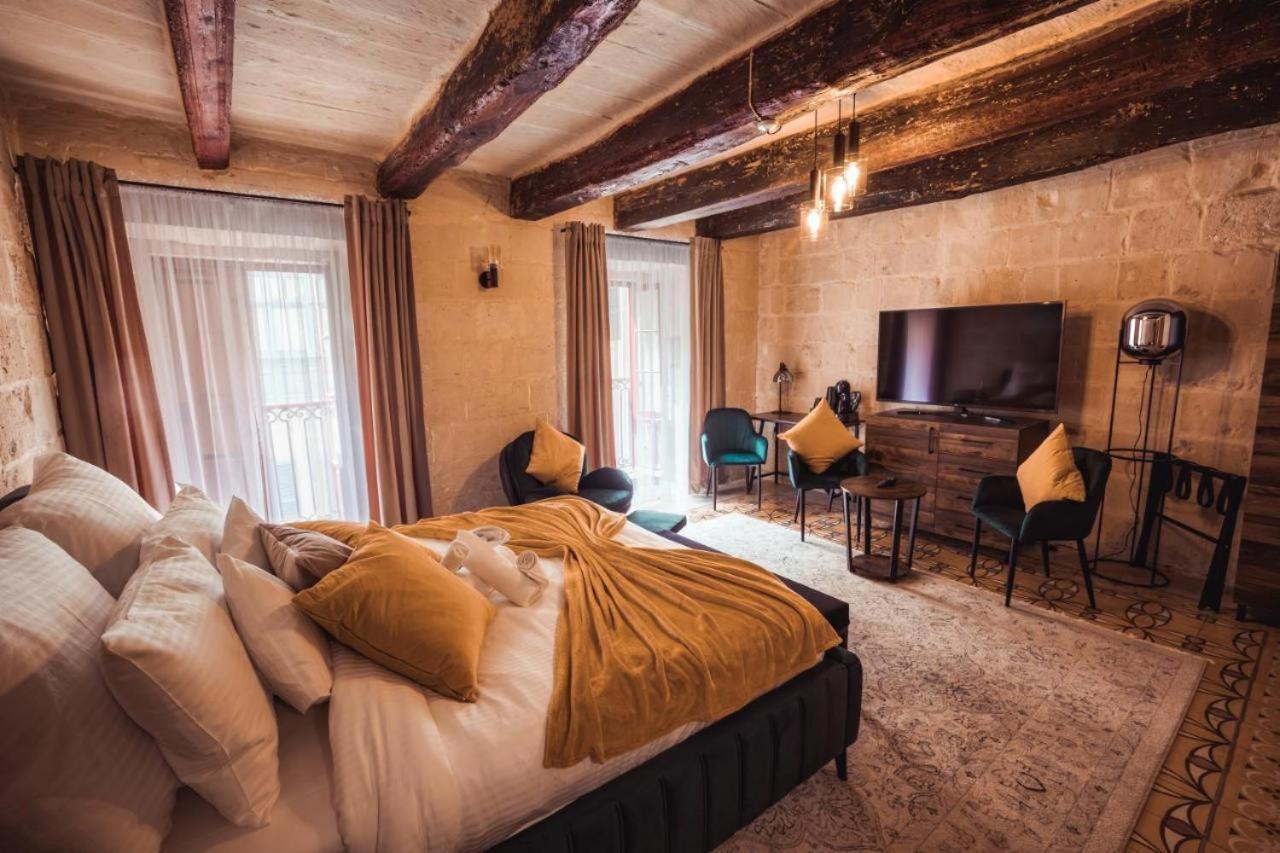 Luxury Year 1500s Palazzino In - Beautiful Rooftop Lounge Villa Valletta