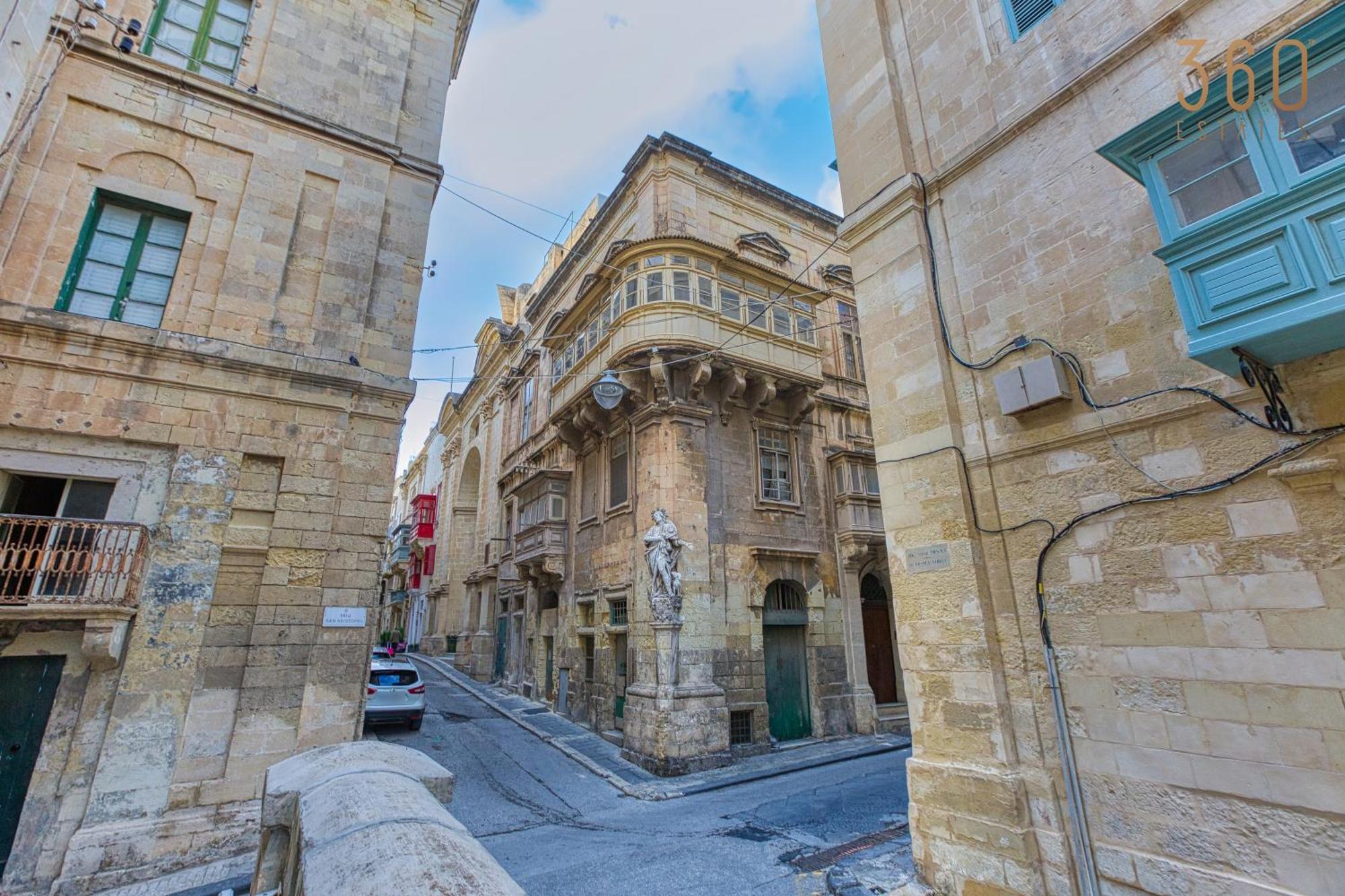 Authentic 2br In The Heart Of By 360 Estates Valletta