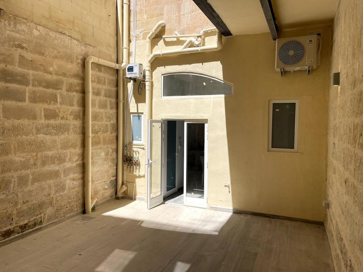 Holiday home The Old Mint House Sleeps 15 *