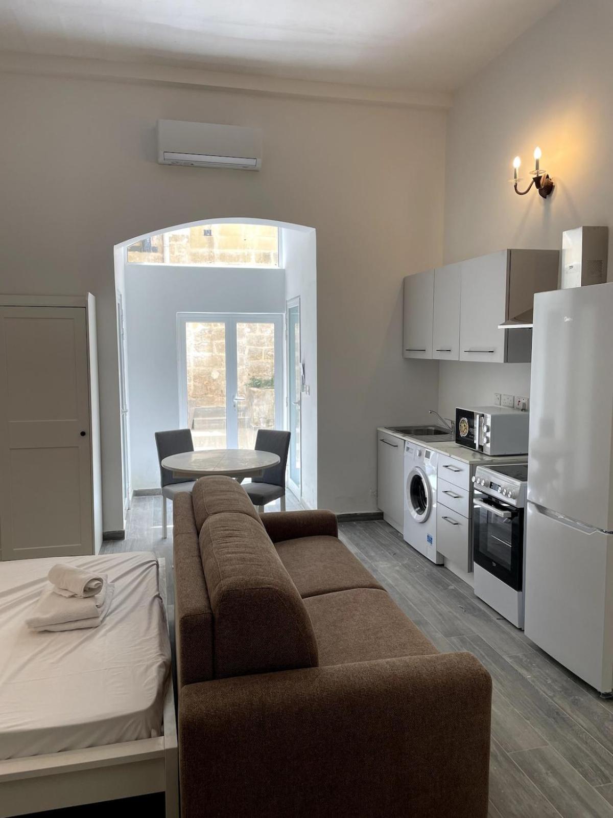 The Old Mint House Sleeps 15 Holiday home