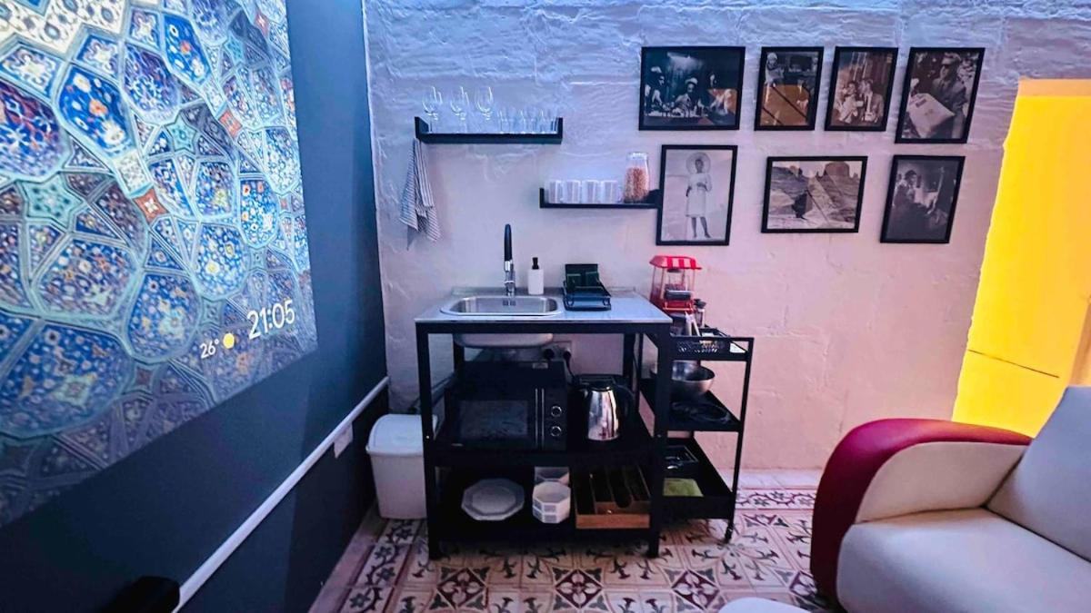 Cinema In Apartment *