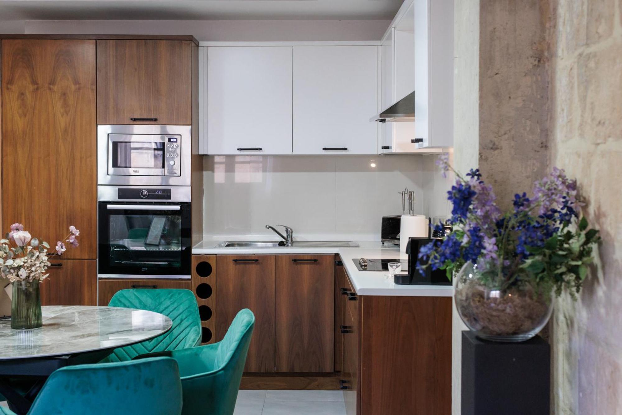 Stunning 2-bed In Heart Of Apartment