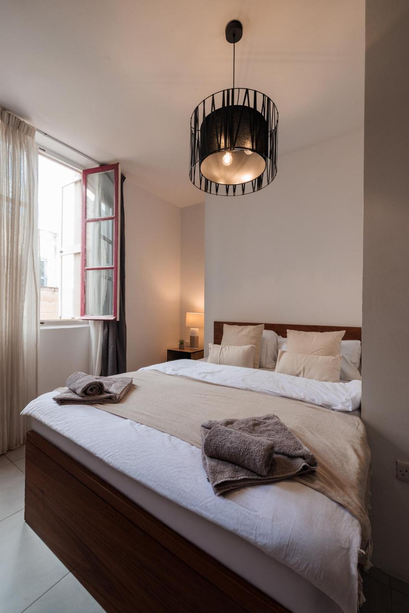 Apartment Stunning 2-bed In Heart Of *