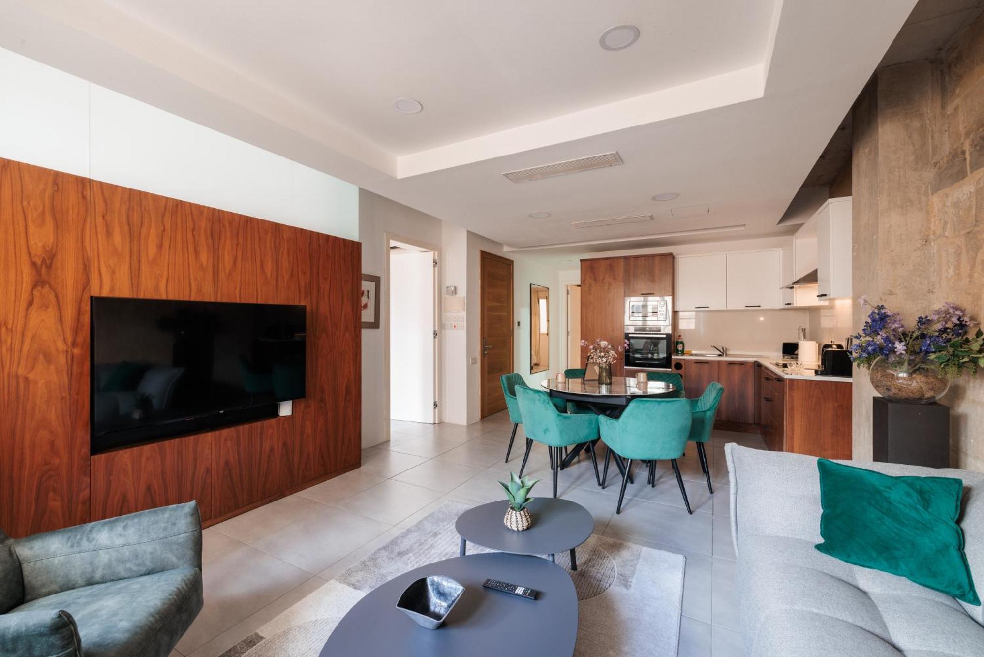 Stunning 2-bed In Heart Of