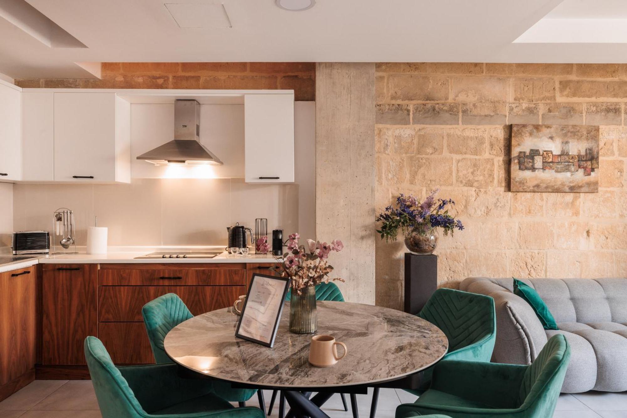 Stunning 2-bed In Heart Of * Valletta