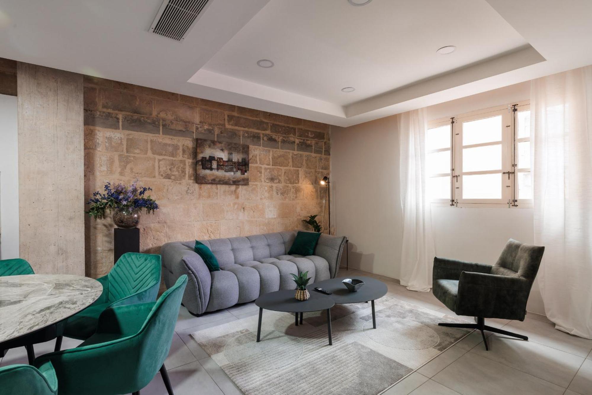 Apartment Stunning 2-bed In Heart Of *