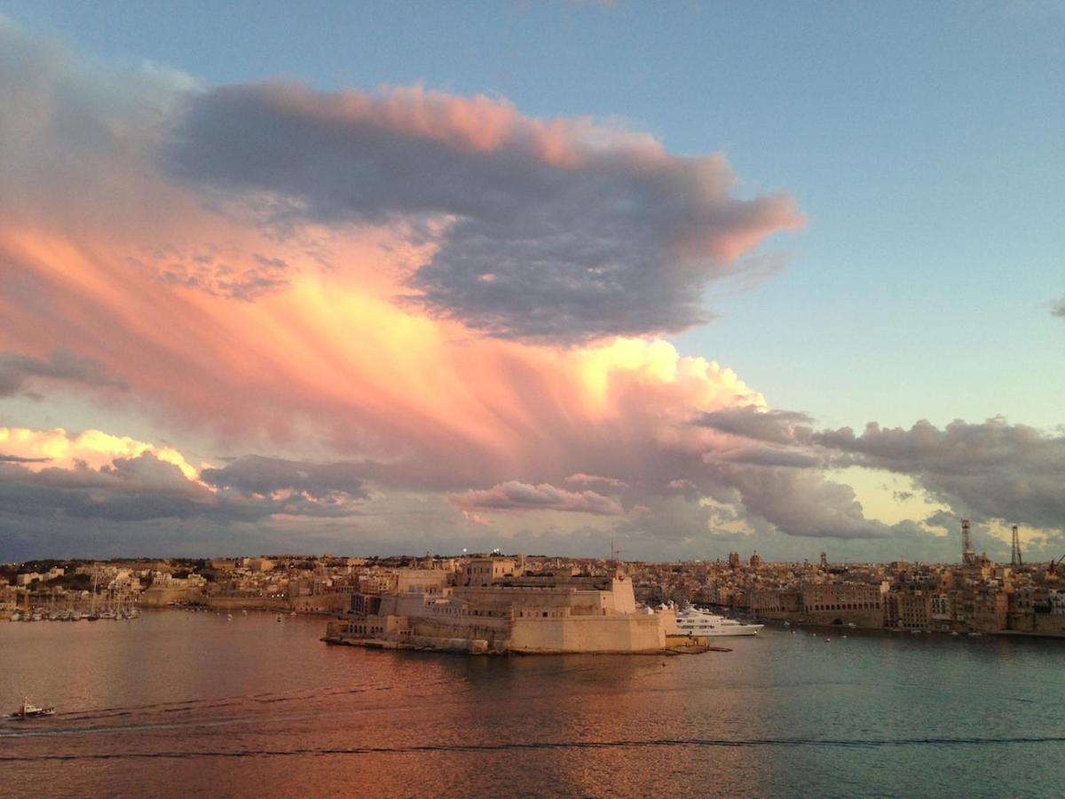 Grand Harbour Loft * Valletta