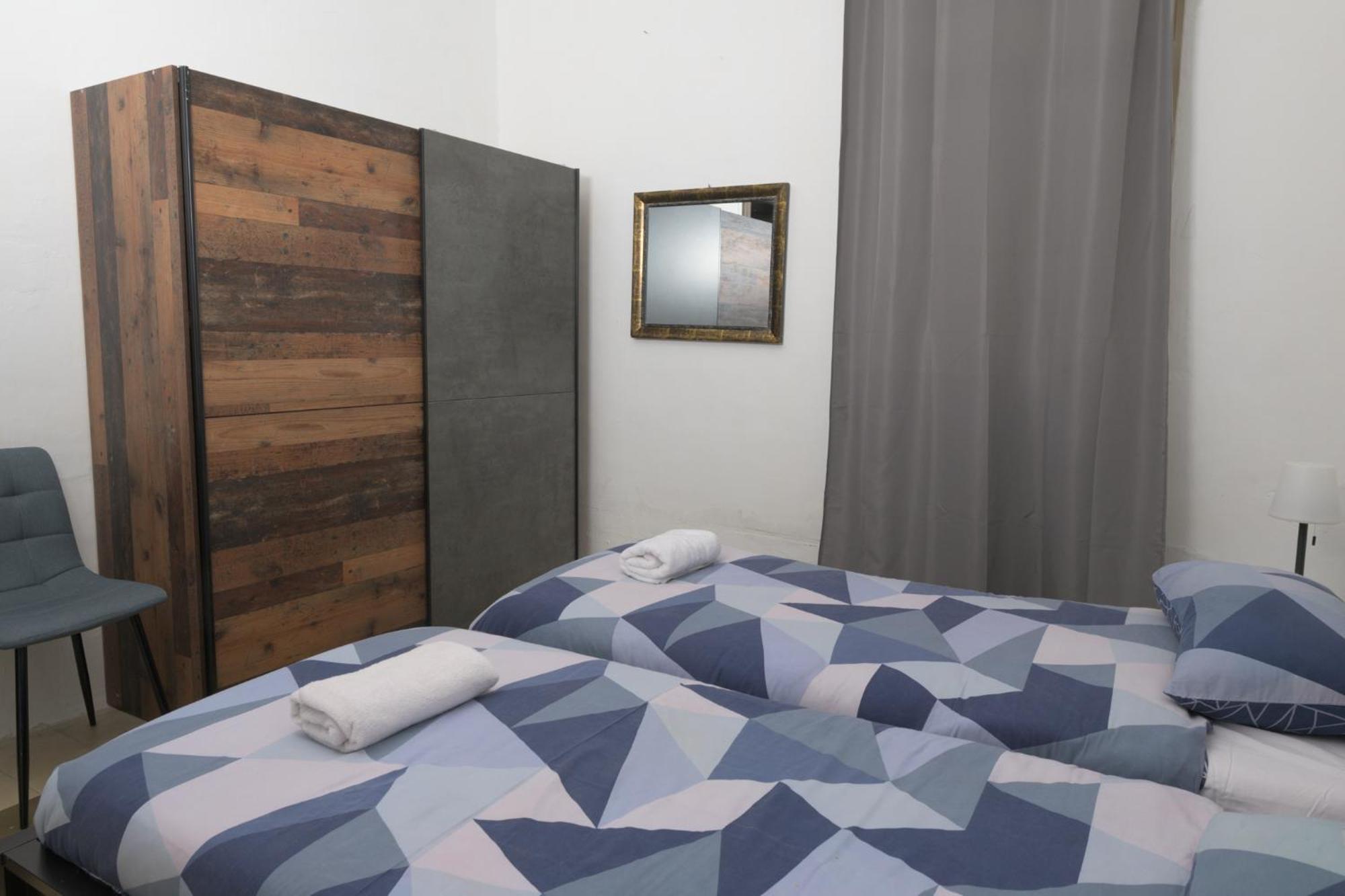 Stylish 2 Bedrooom Centre With Terrace *