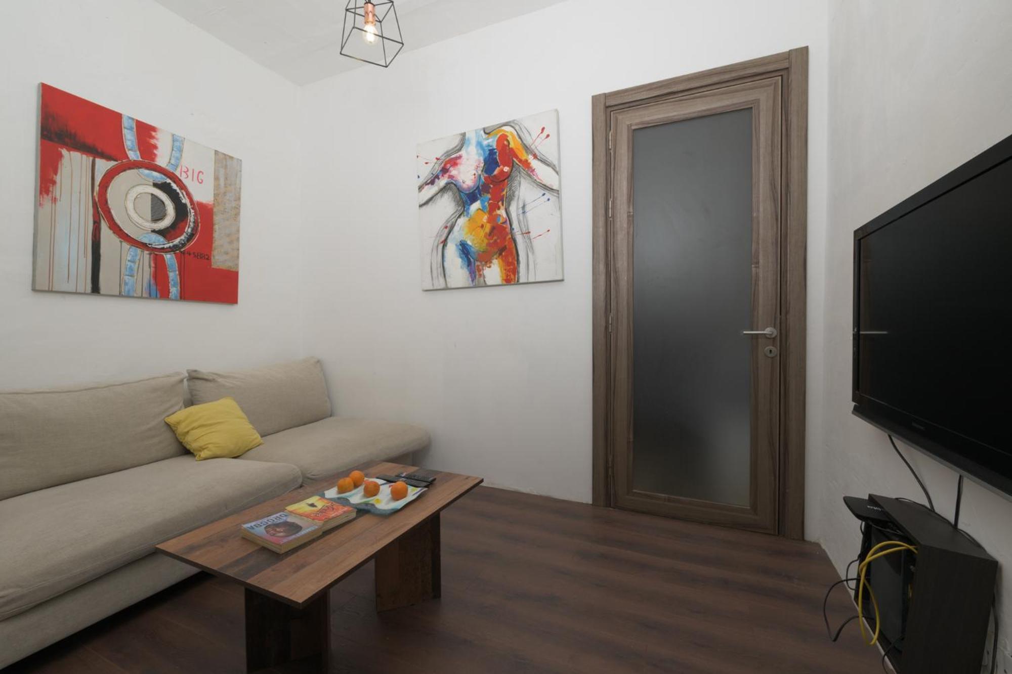 Stylish 2 Bedrooom Centre With Terrace
