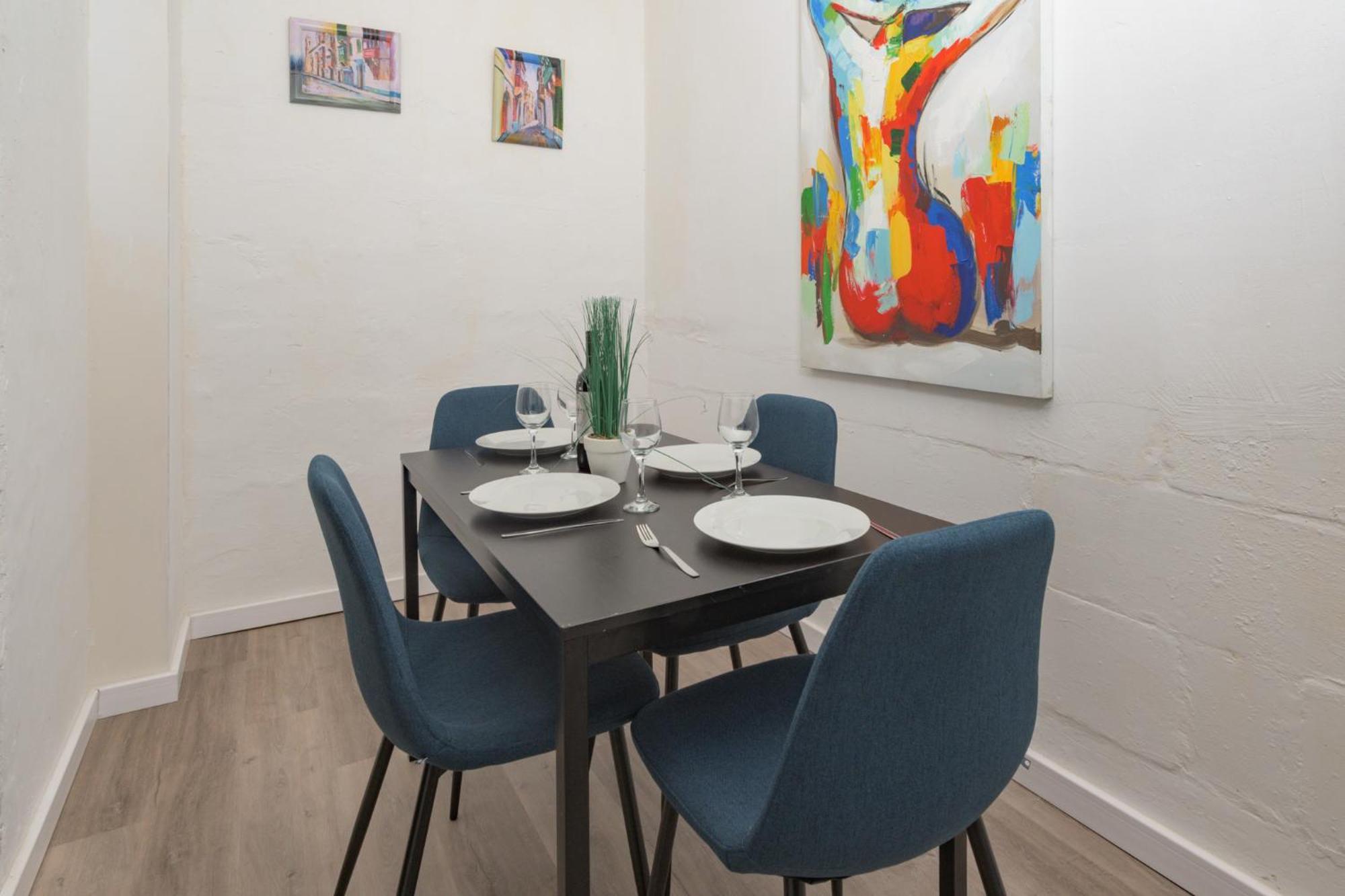 Stylish 2 Bedrooom Centre With Terrace Apartment