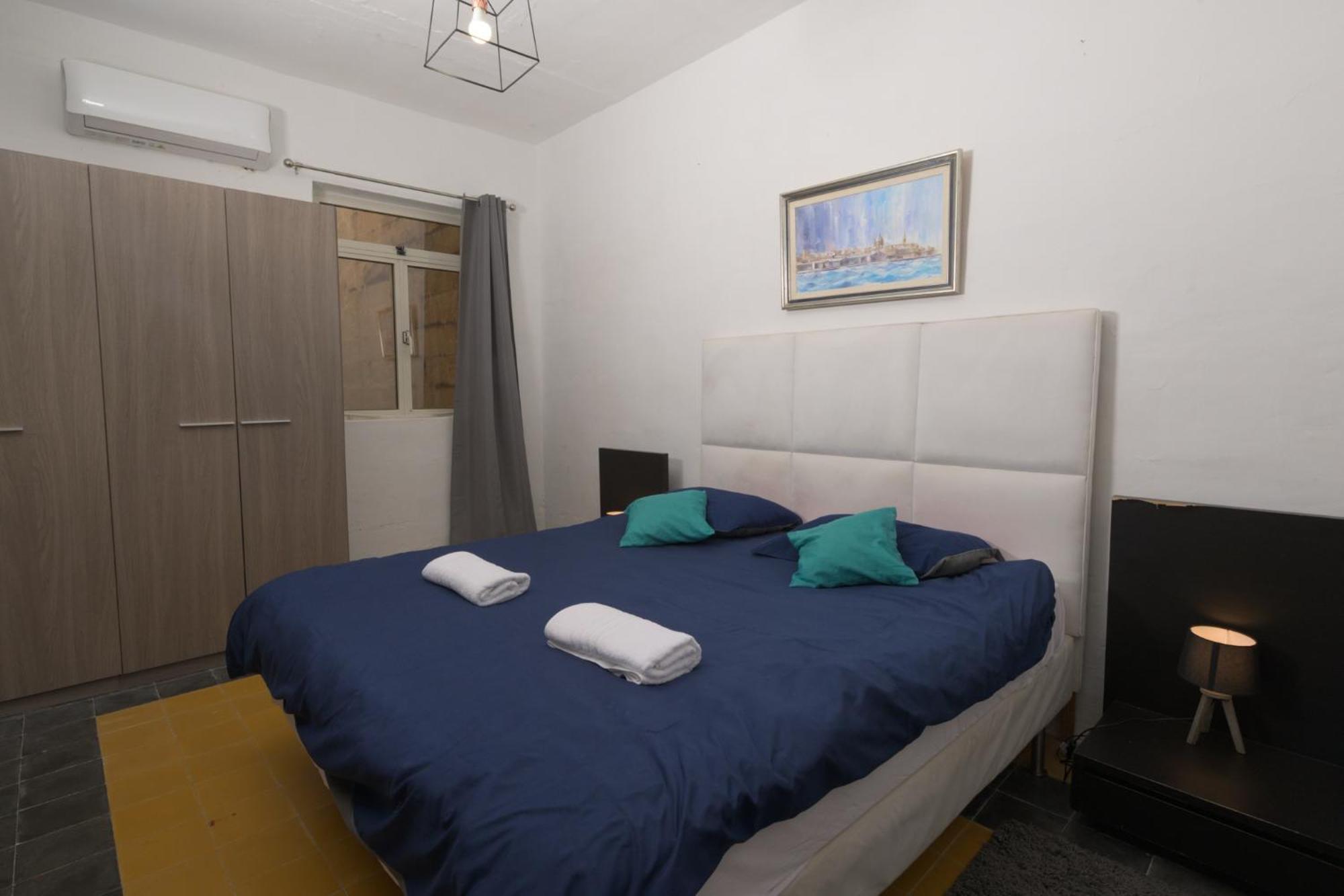 Stylish 2 Bedrooom Centre With Terrace * Valletta