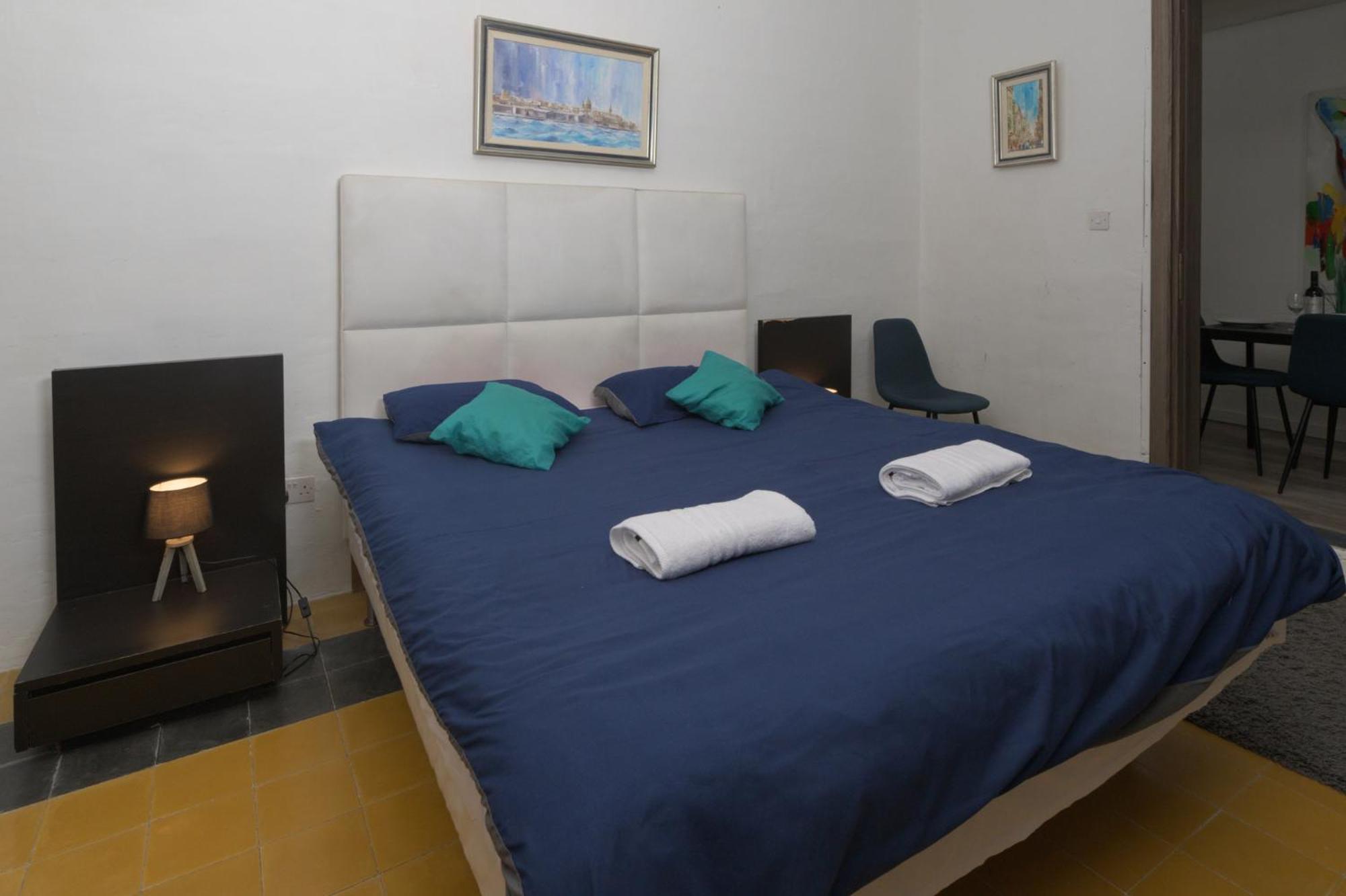 Stylish 2 Bedrooom Centre With Terrace Valletta