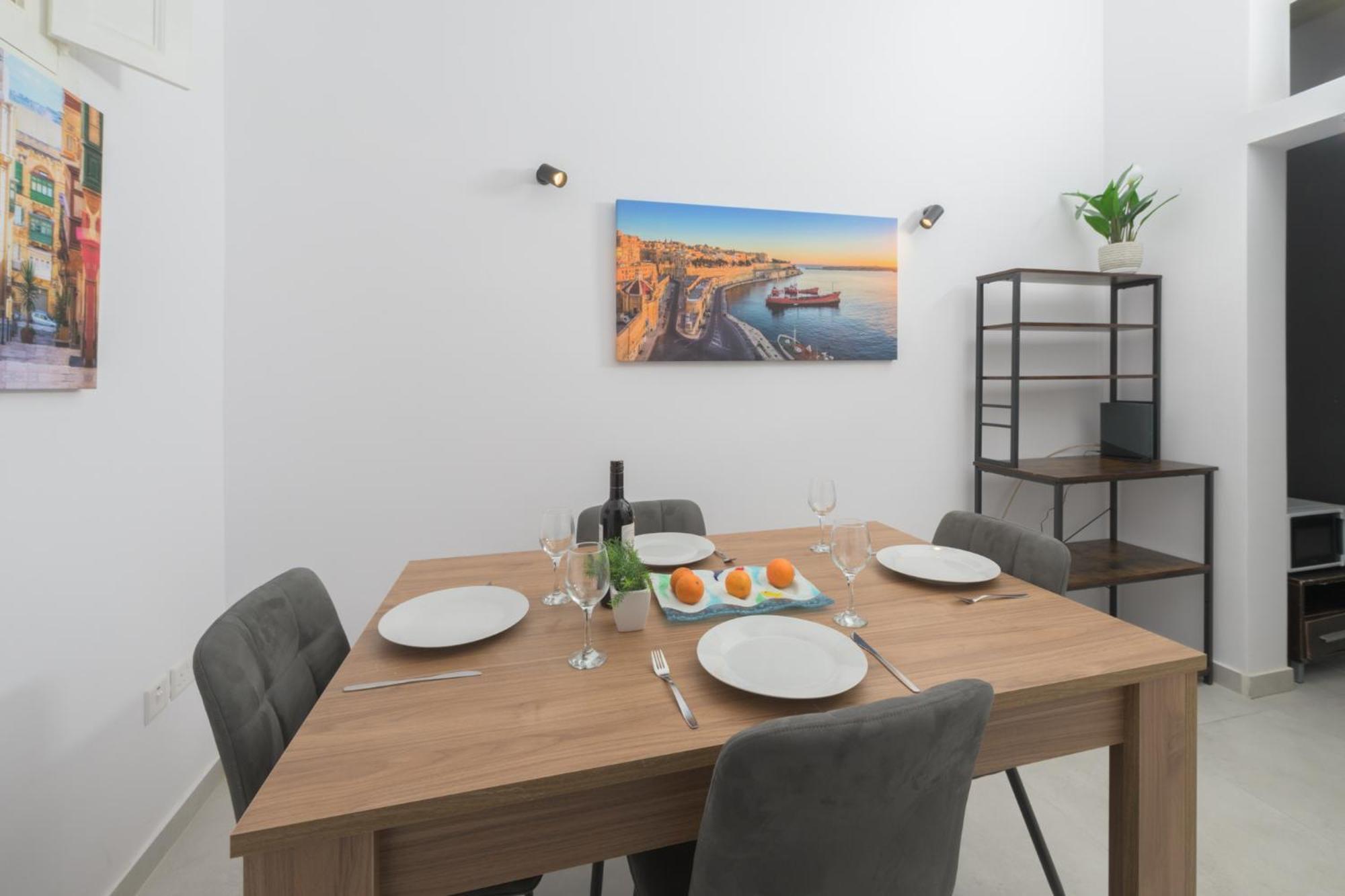 Stylish 1 Bedooom Penthouse With Terrace In The Centre With Views Apartment