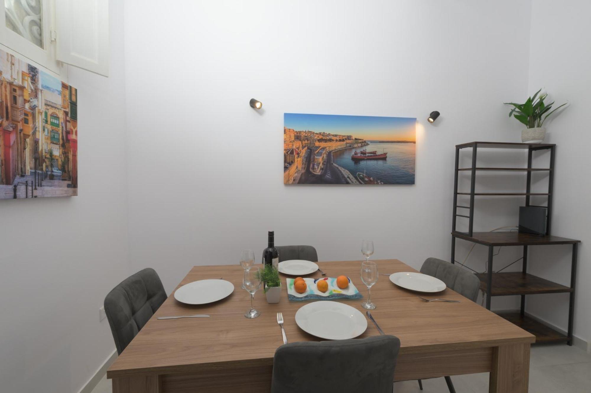 Stylish 1 Bedooom Penthouse With Terrace In The Centre With Views