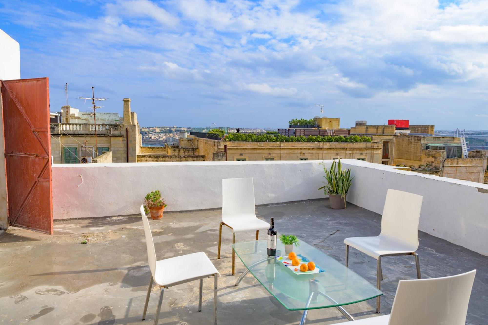 Apartment Stylish 1 Bedooom Penthouse With Terrace In The Centre With Views