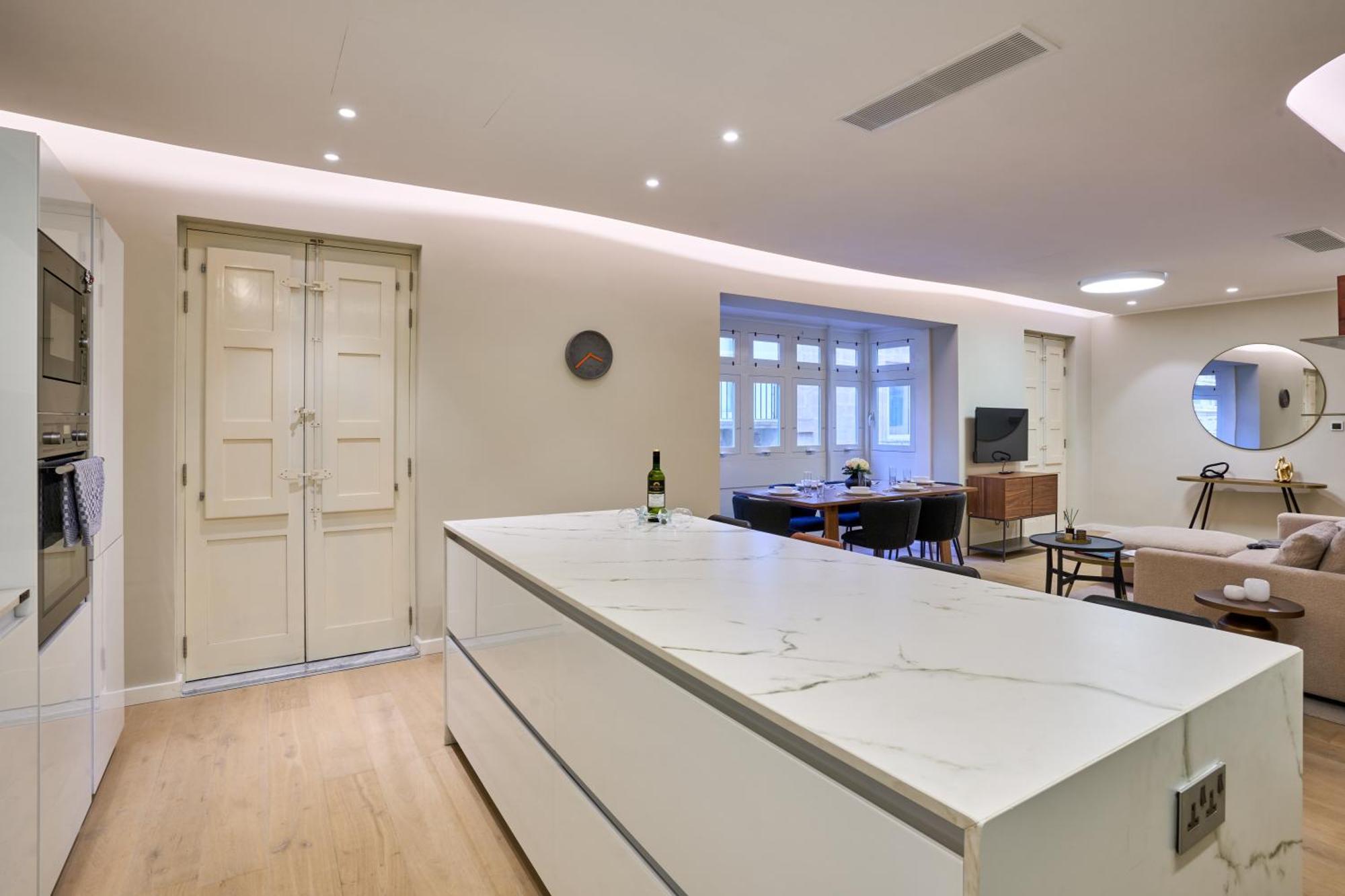 Modern Two Bedroom In Apartment