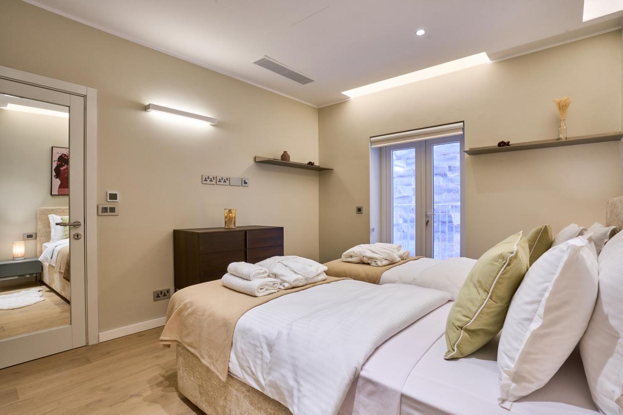 Modern Two Bedroom In Apartment