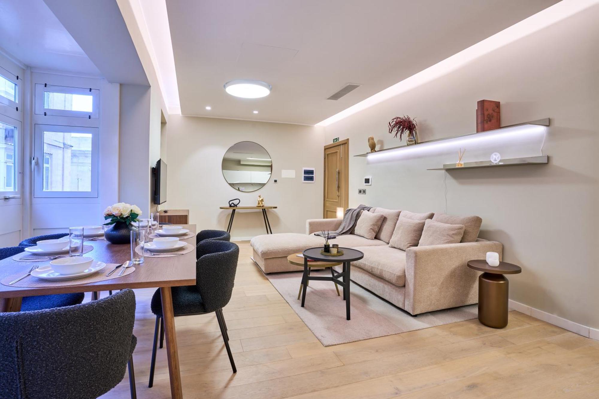 Modern Two Bedroom In Apartment