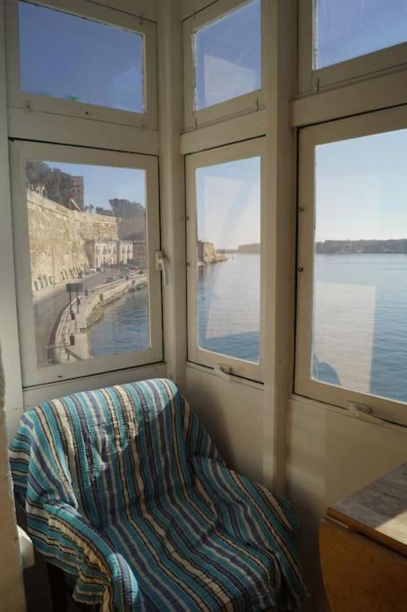 Apartment Seafront In *