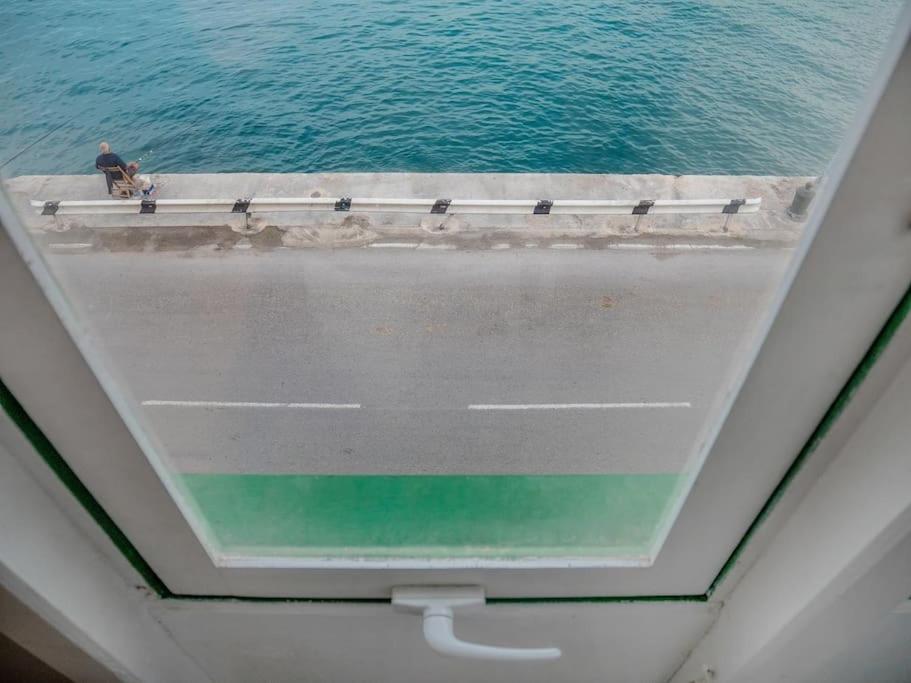 Apartment Seafront In
