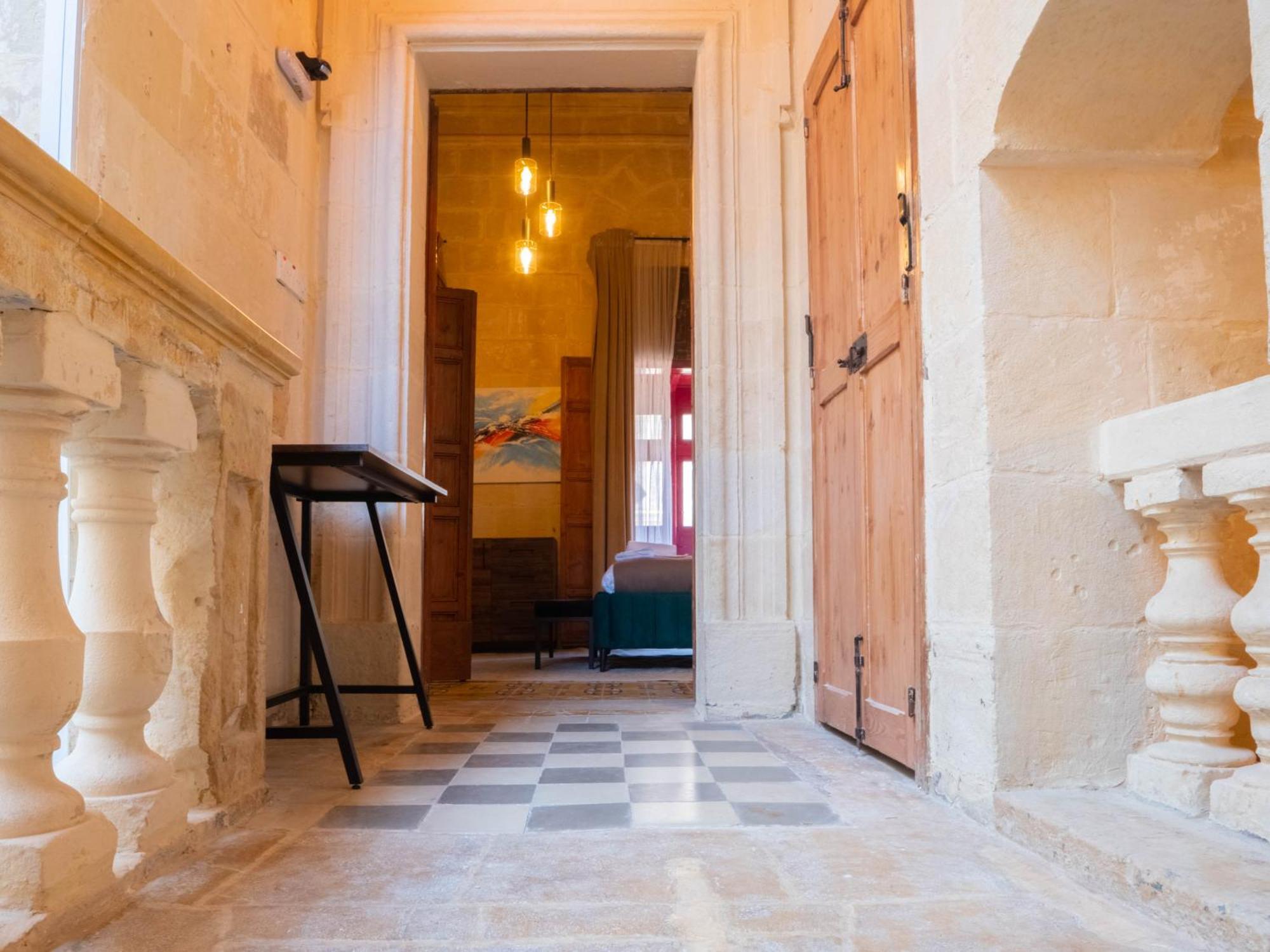 Luxury Year 1500s Palazzino In - Beautiful Rooftop Lounge Valletta