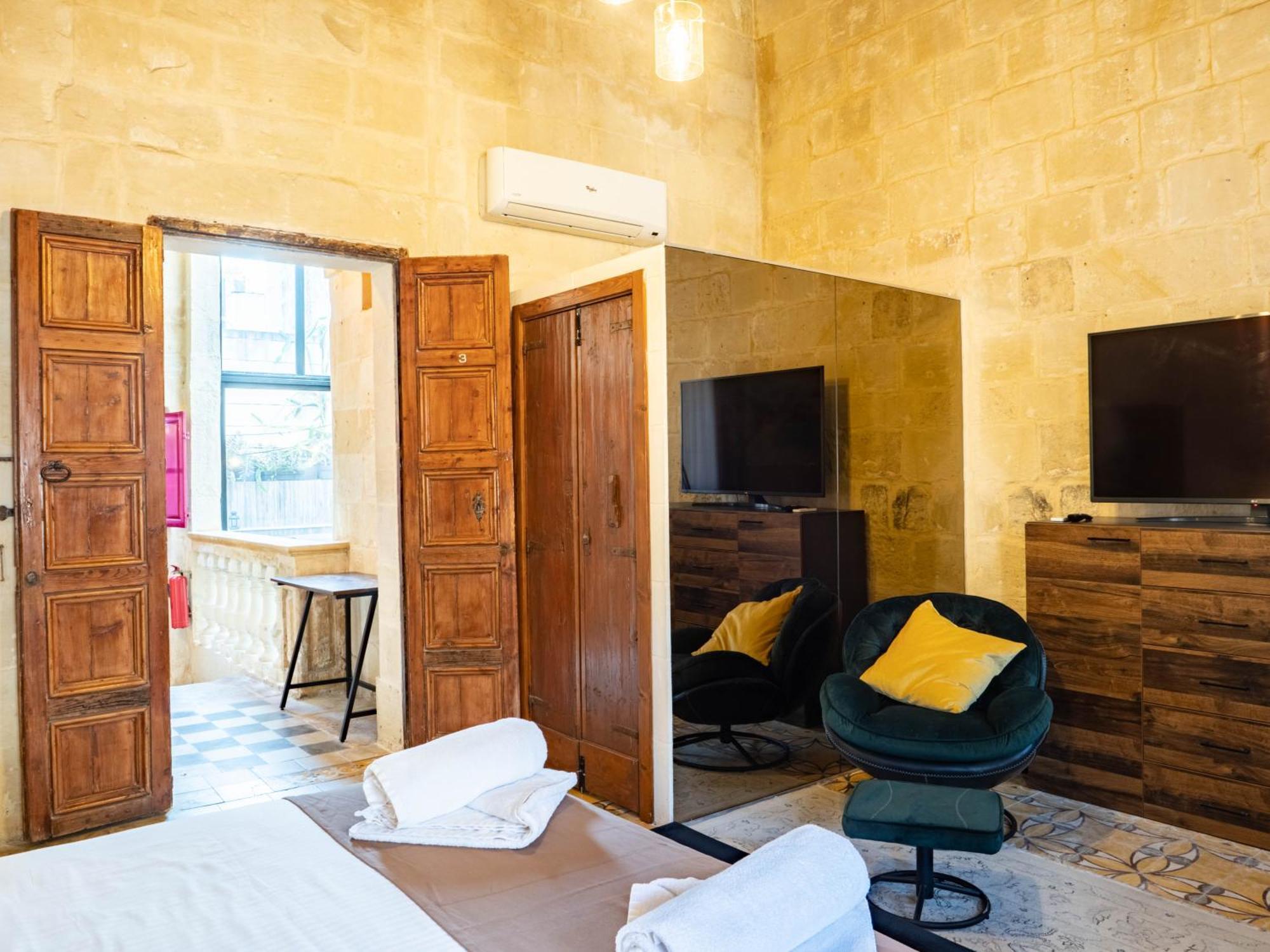 Villa Luxury Year 1500s Palazzino In - Beautiful Rooftop Lounge *