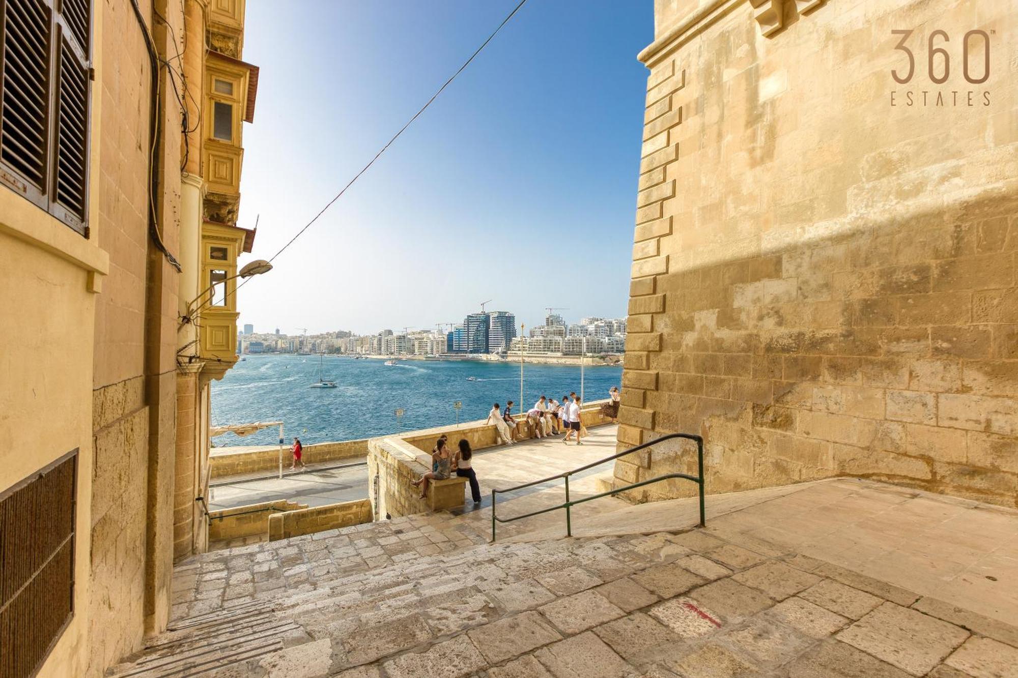 Duplex Penthouse In With Terrace Views By 360 Estates
