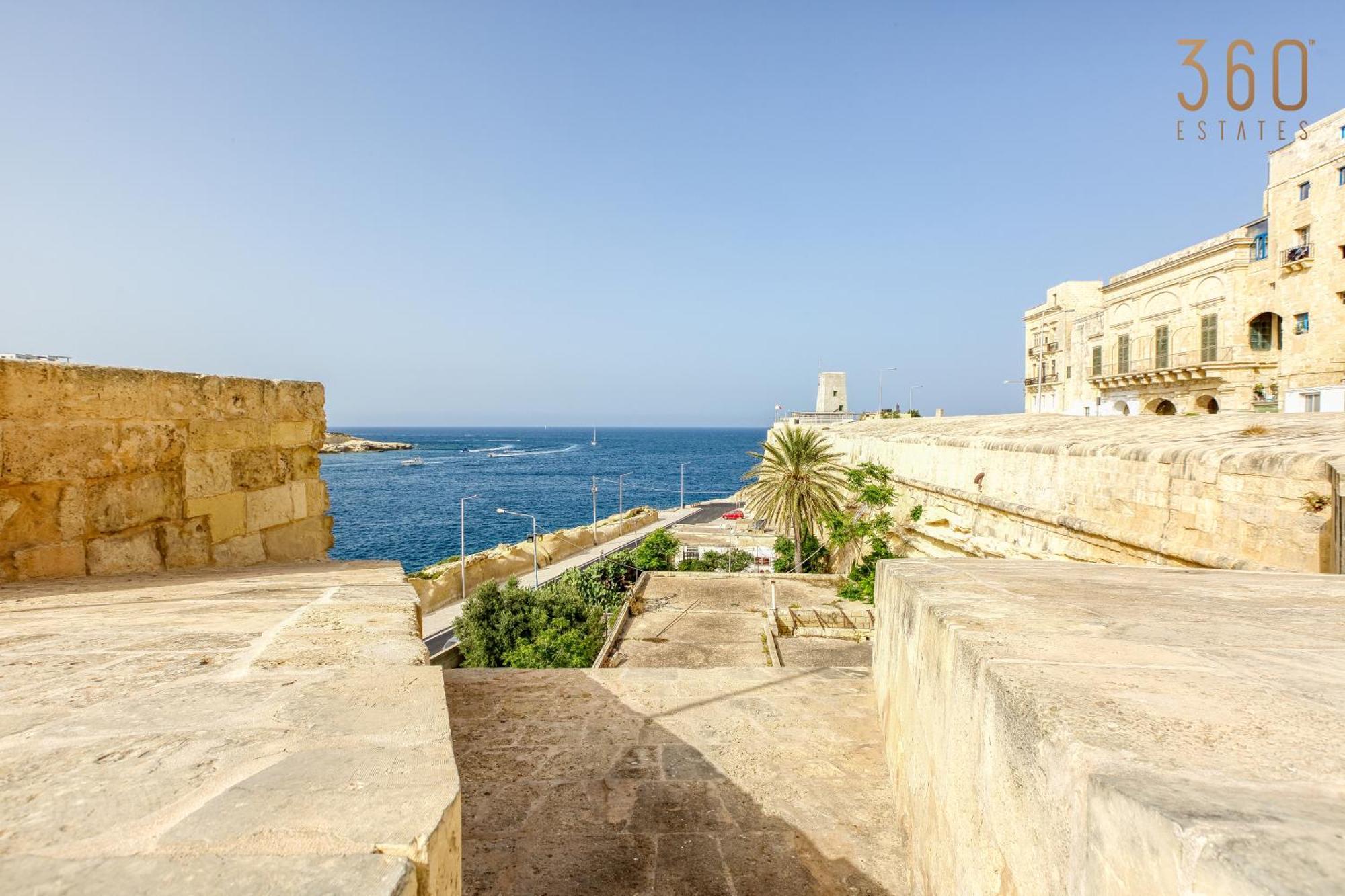 Duplex Penthouse In With Terrace Views By 360 Estates * Valletta