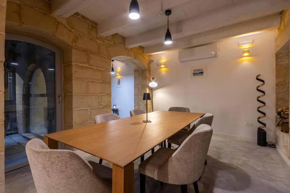 Old Theatre - Montecristo Apartment