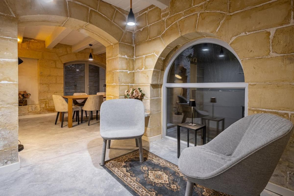 Apartment Old Theatre - Montecristo *