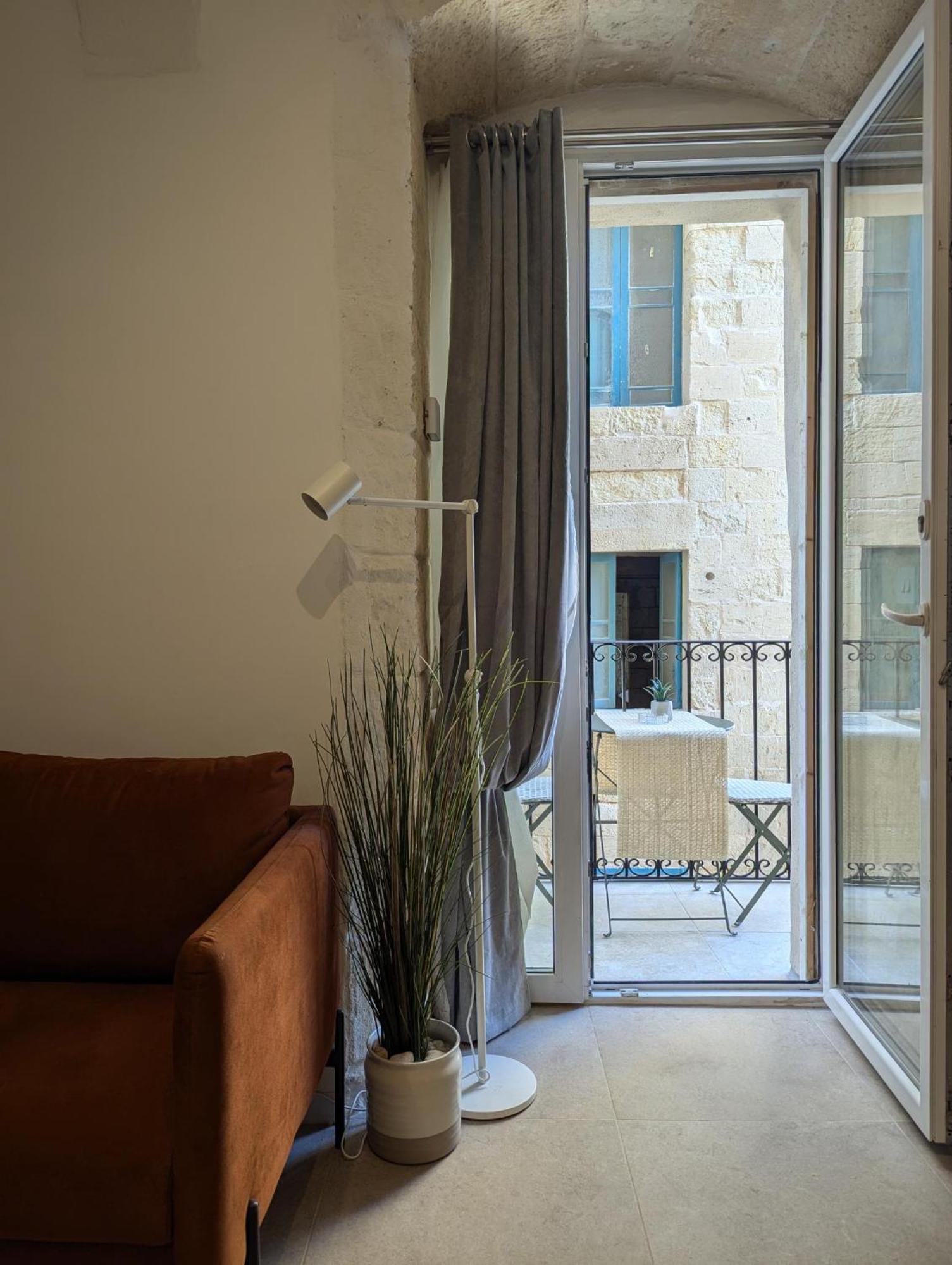 35, Boutique Escape *