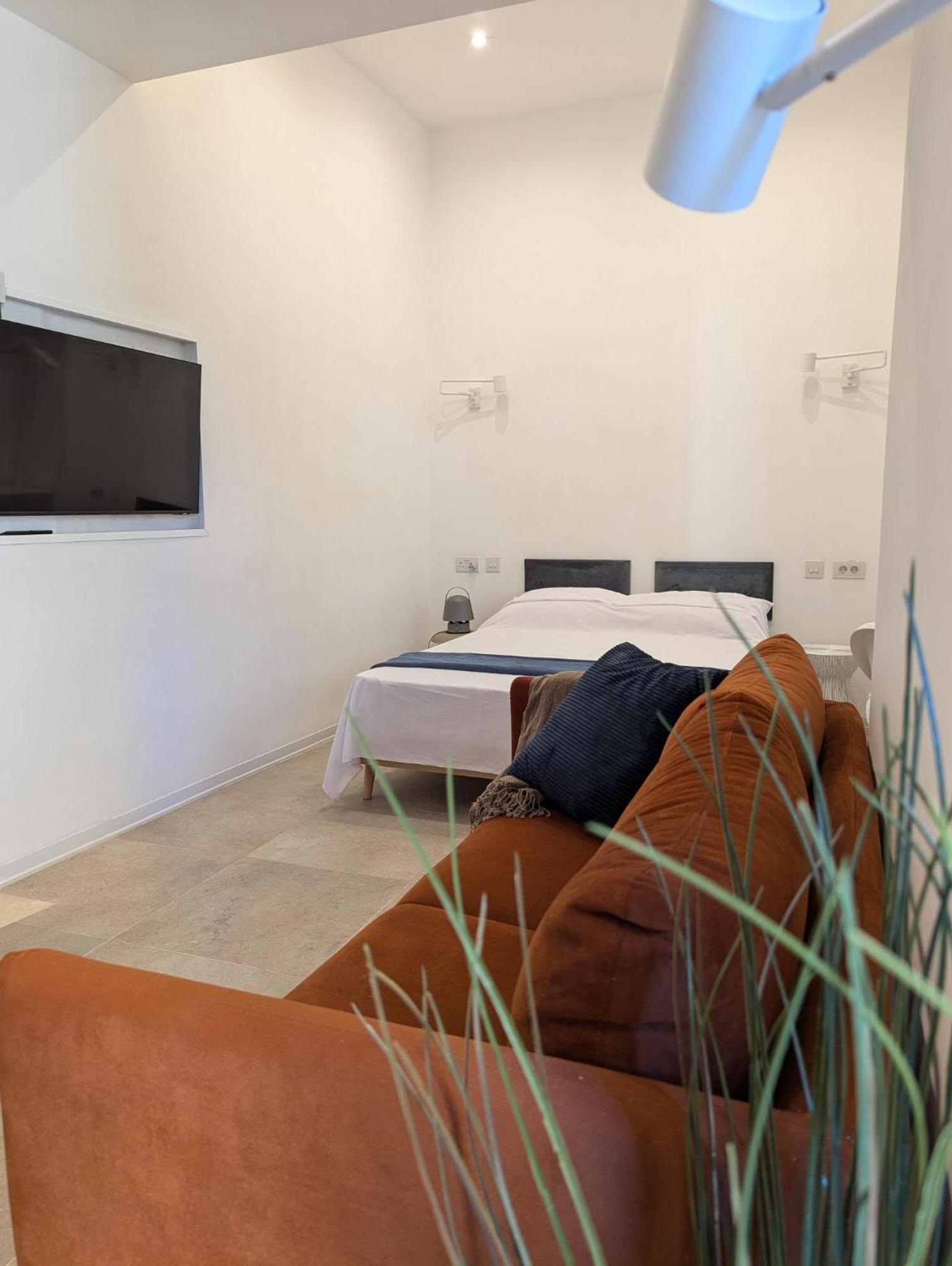 35, Boutique Escape Valeta
