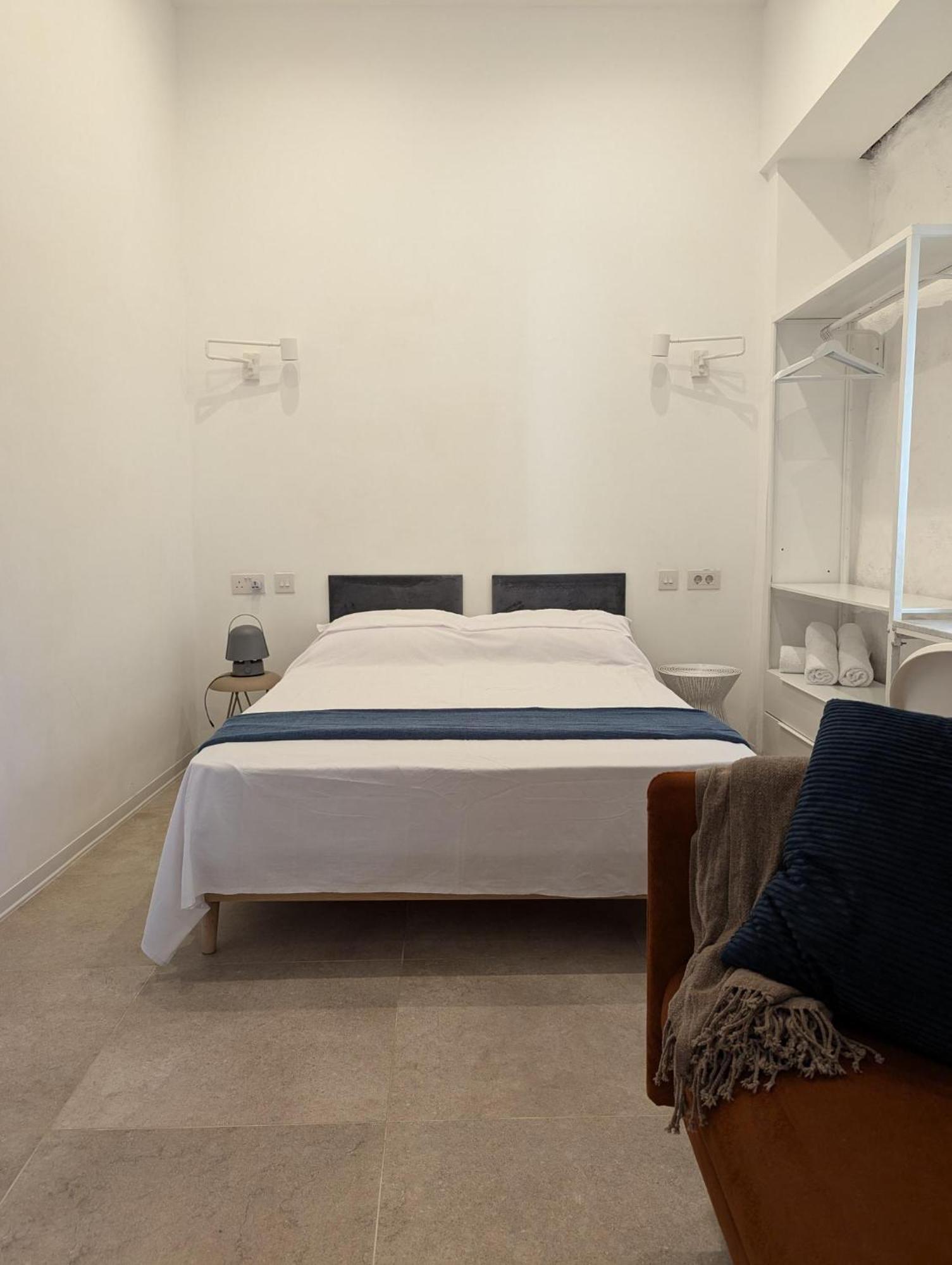 35, Boutique Escape *