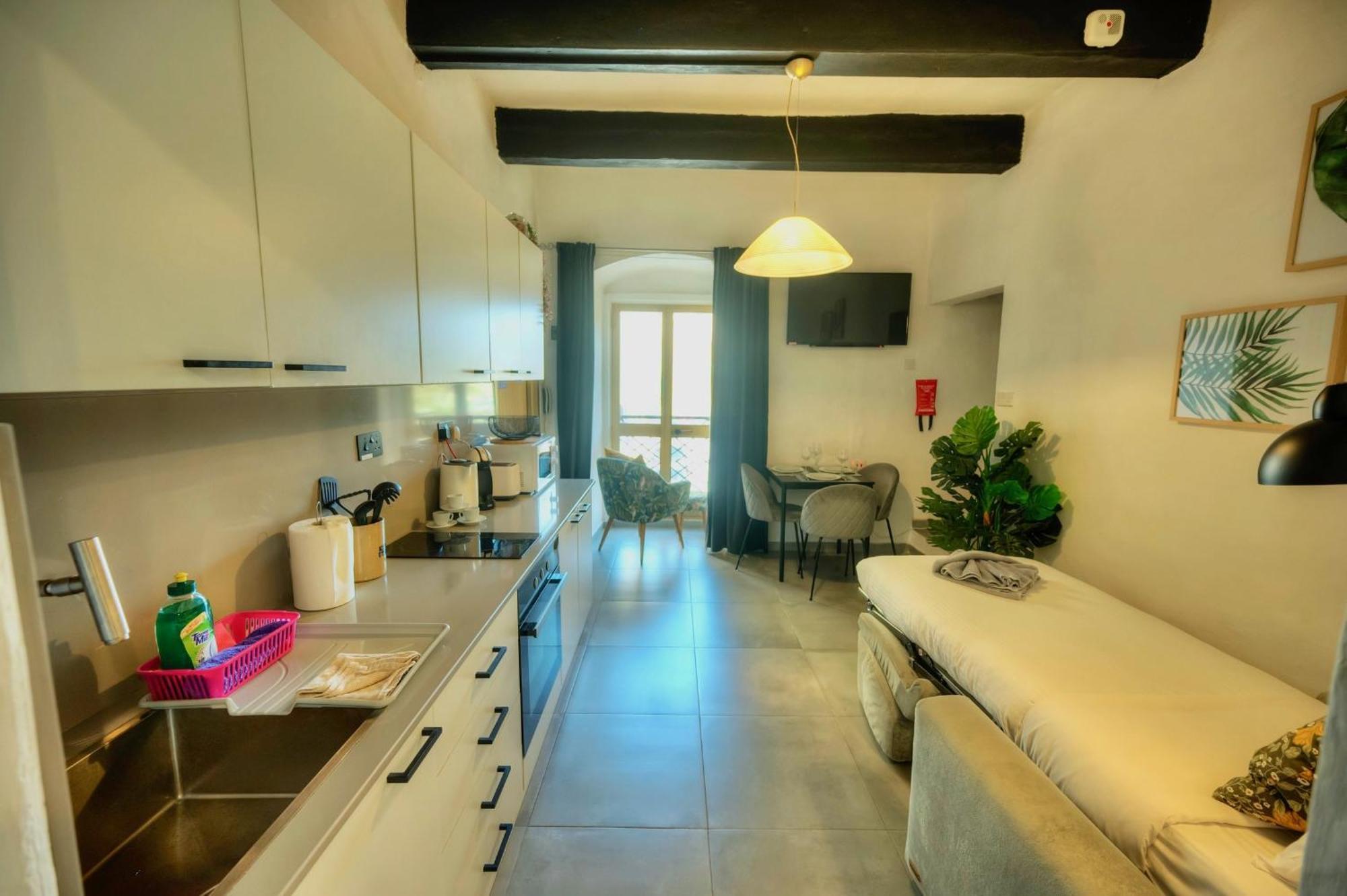 Cozy Flat. Swim 2 Minutes Walk. The Old Mcri1-1 Apartment Valletta