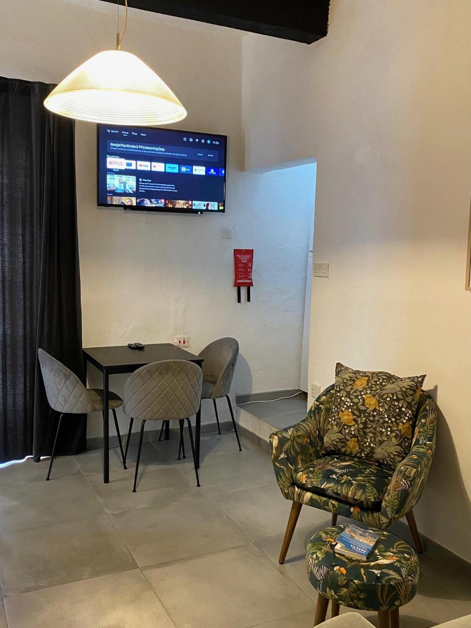 Cozy Flat. Swim 2 Minutes Walk. The Old Mcri1-1 Apartment Valletta