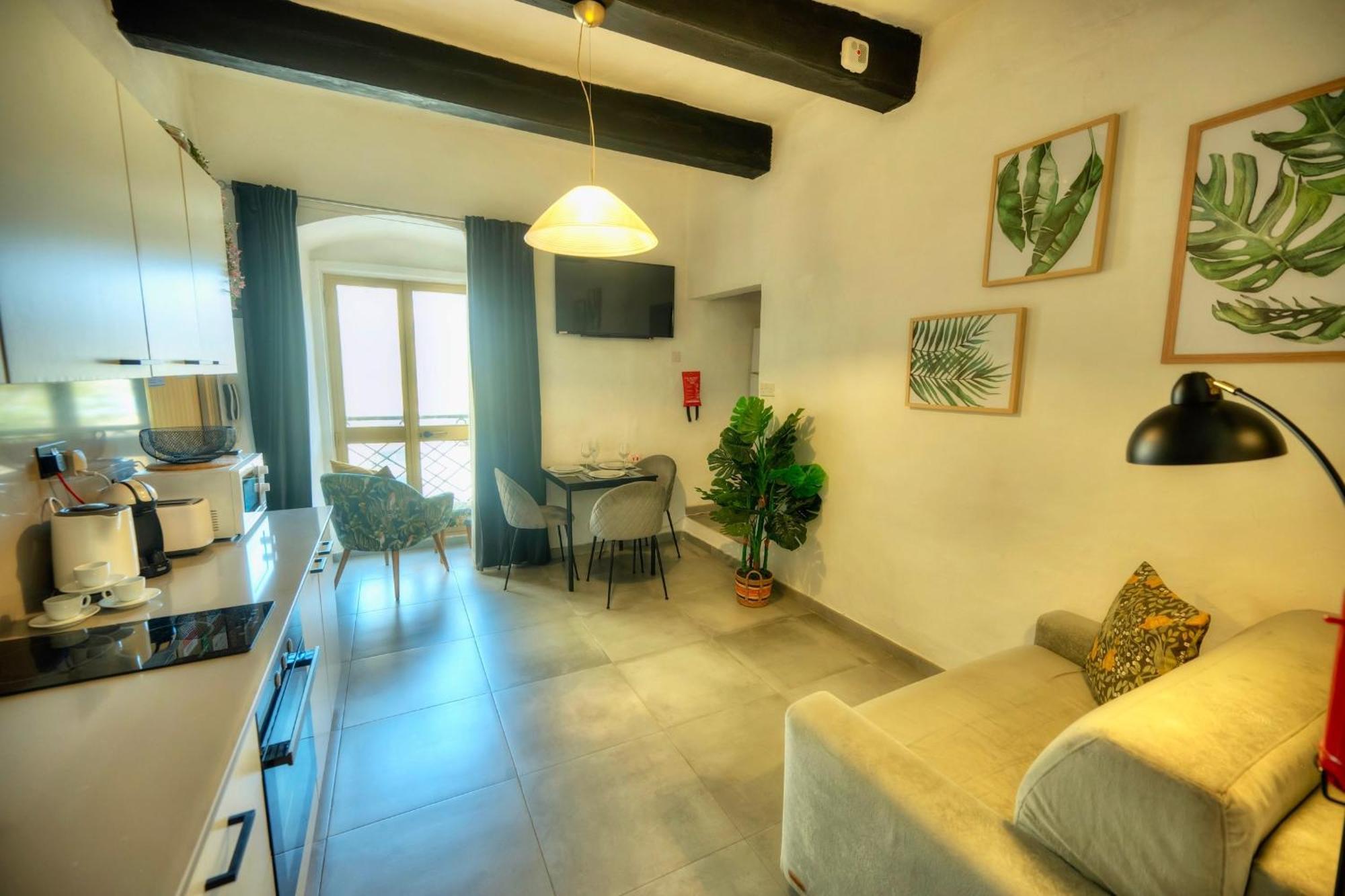 Cozy Flat. Swim 2 Minutes Walk. The Old Mcri1-1 Apartment Valletta