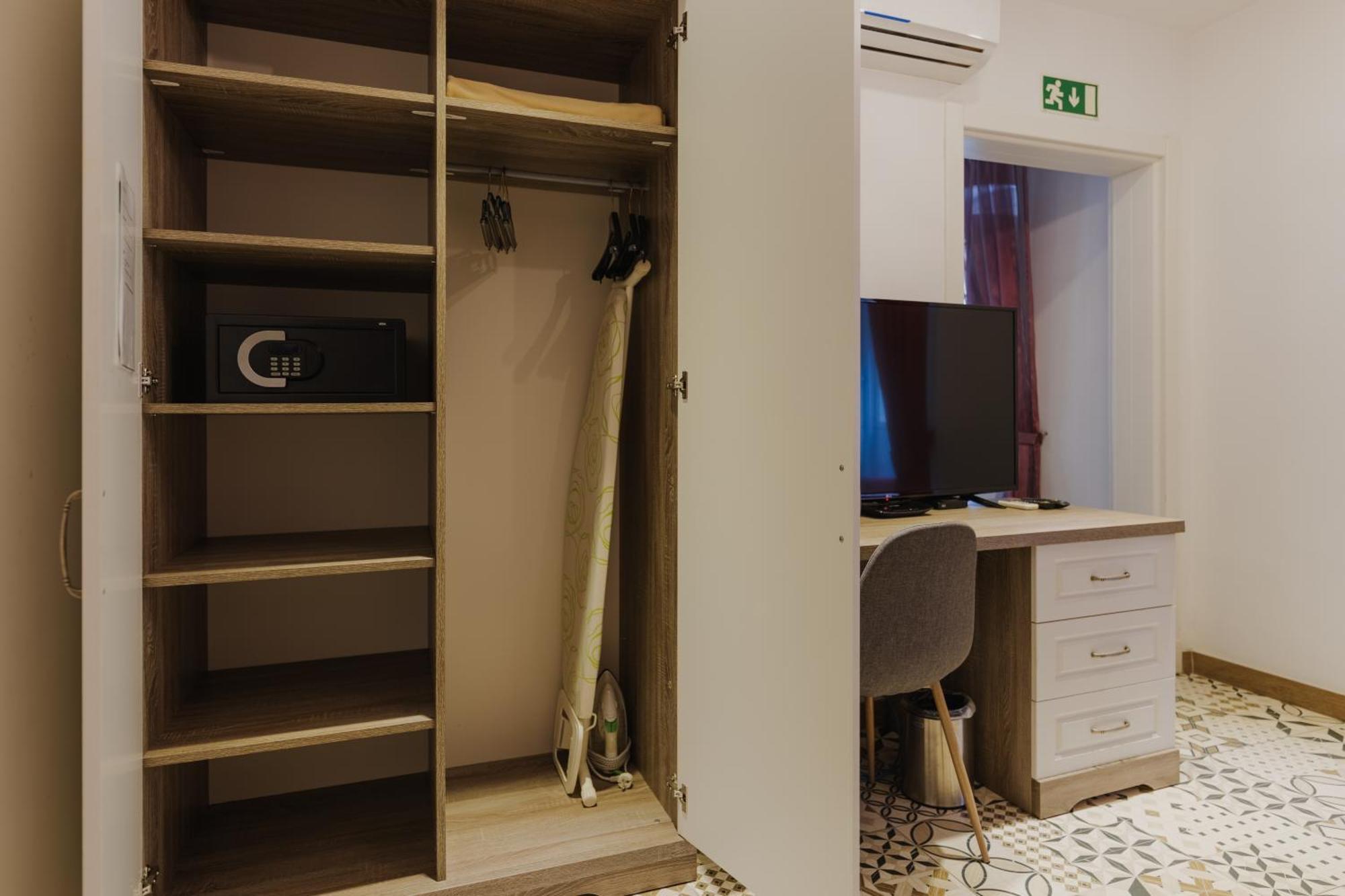Jean De Valette Boutique Living Apartment