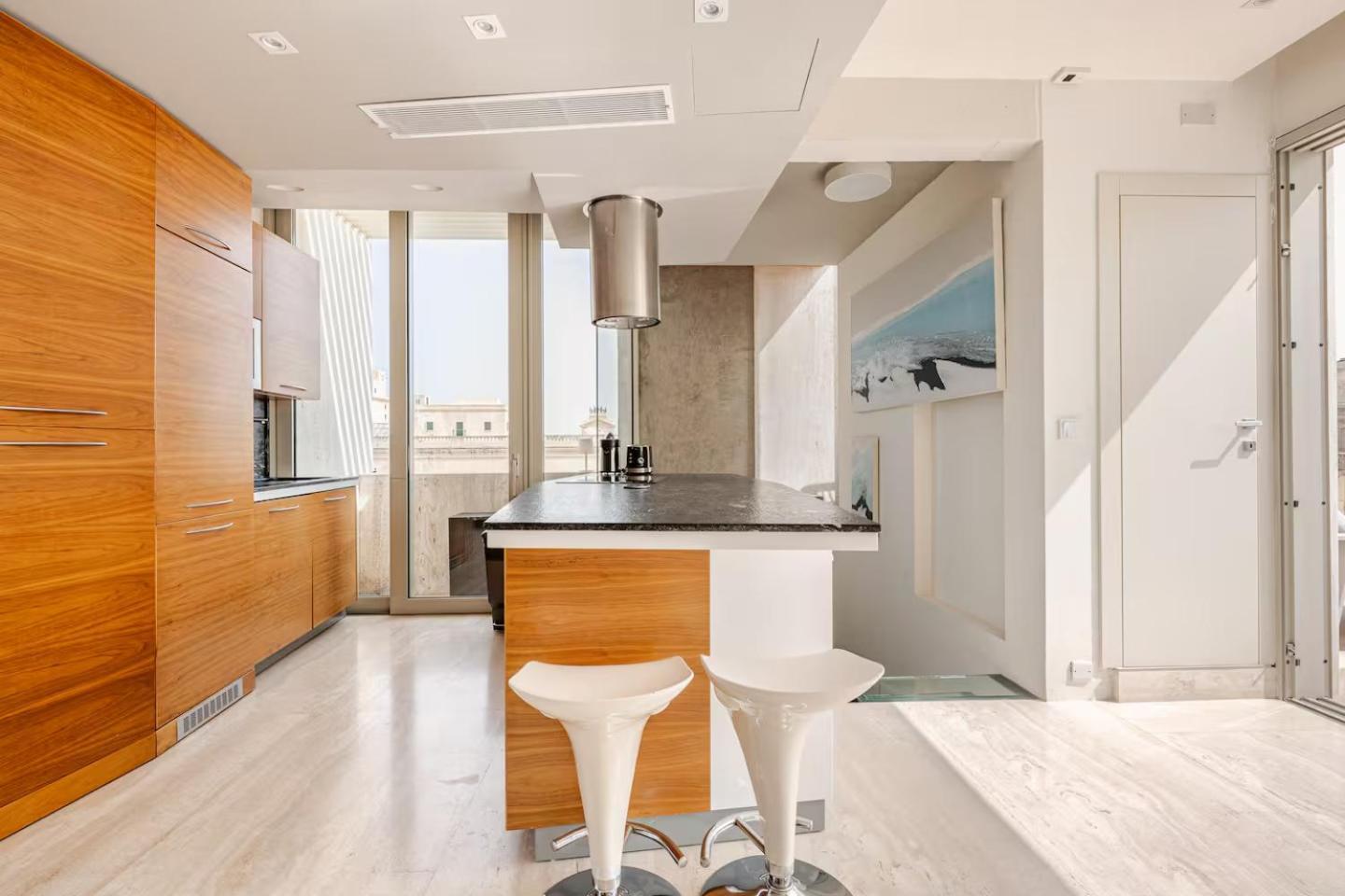 Penthouse With Jacuzzi & Panoramic Views - Heart Of Apartment *