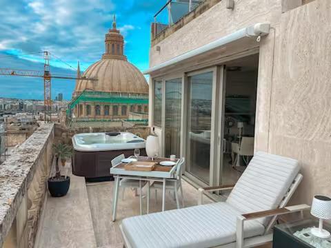 Penthouse With Jacuzzi & Panoramic Views - Heart Of