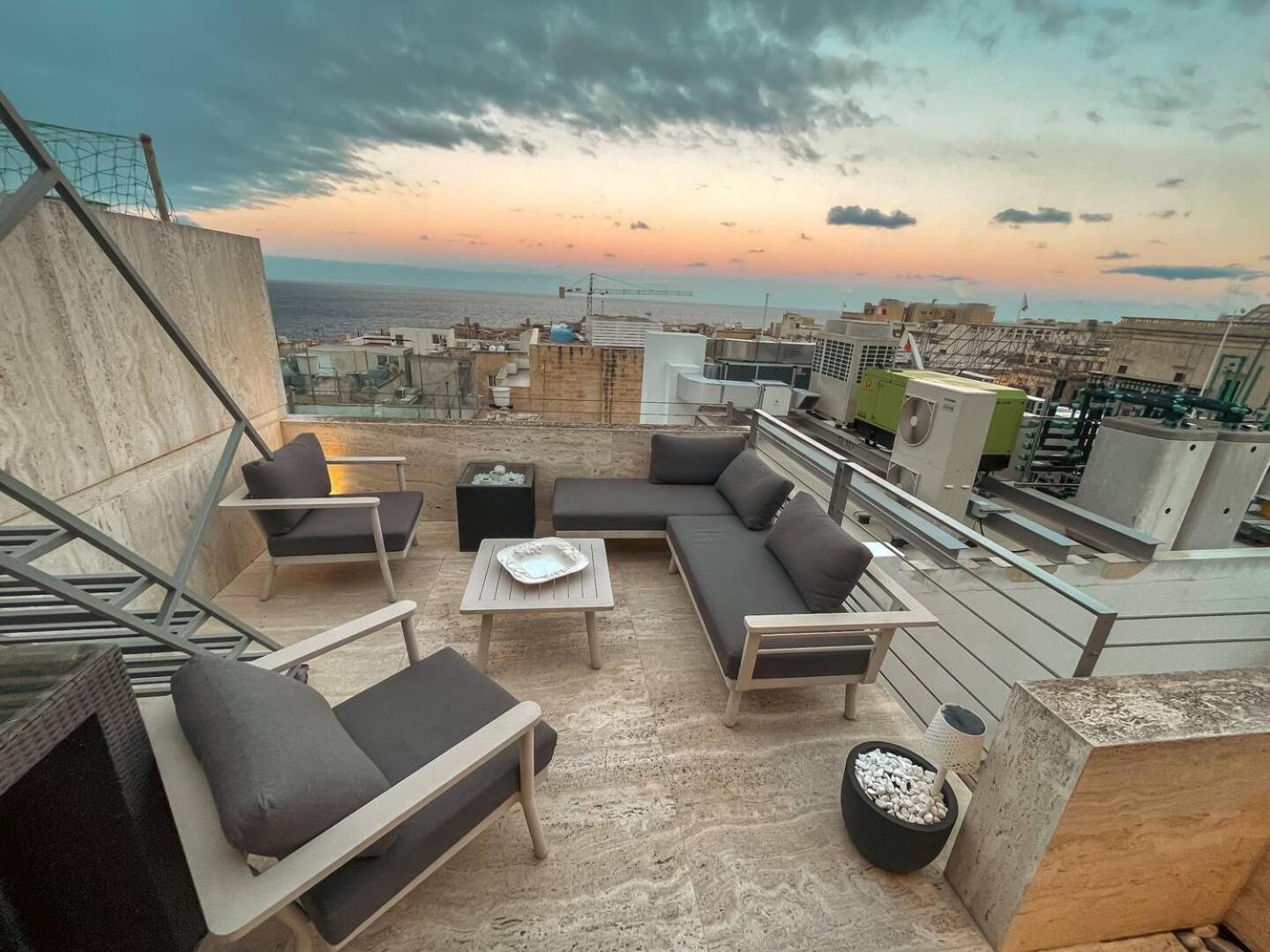 Penthouse With Jacuzzi & Panoramic Views - Heart Of Apartment *
