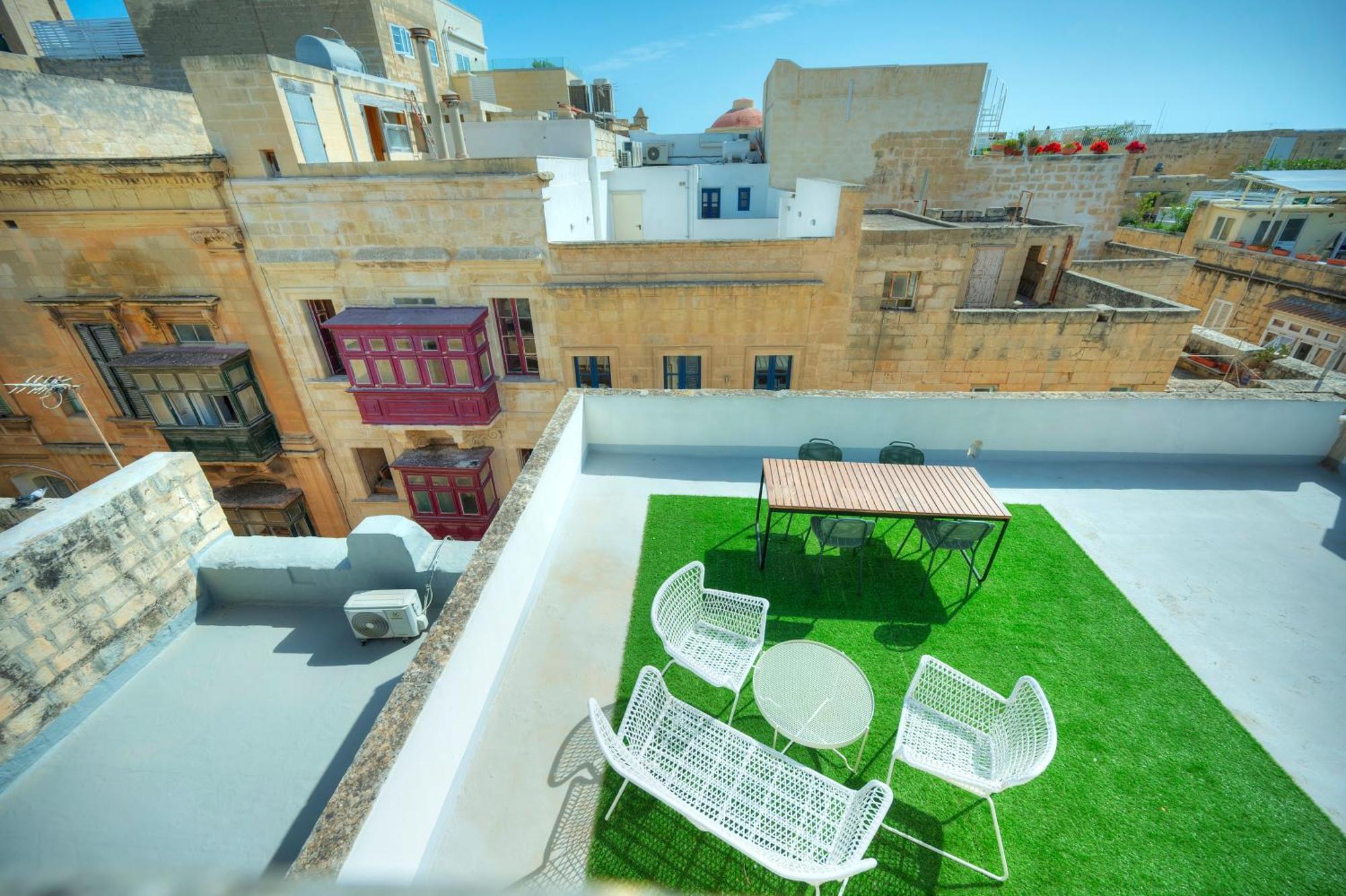 Magestic Palazzo, Jacuzzi On Roof Terrace Goval-3 Holiday home *