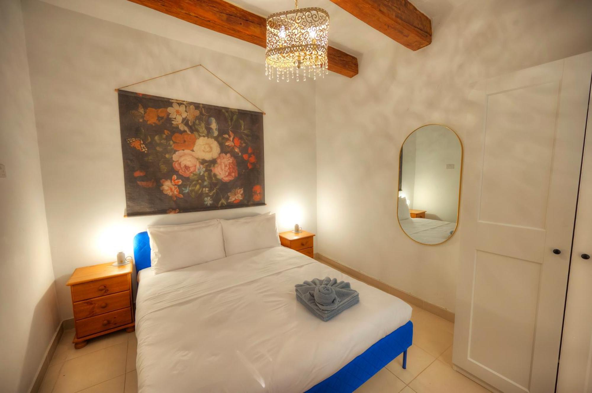 Magestic Palazzo, Jacuzzi On Roof Terrace Goval-3