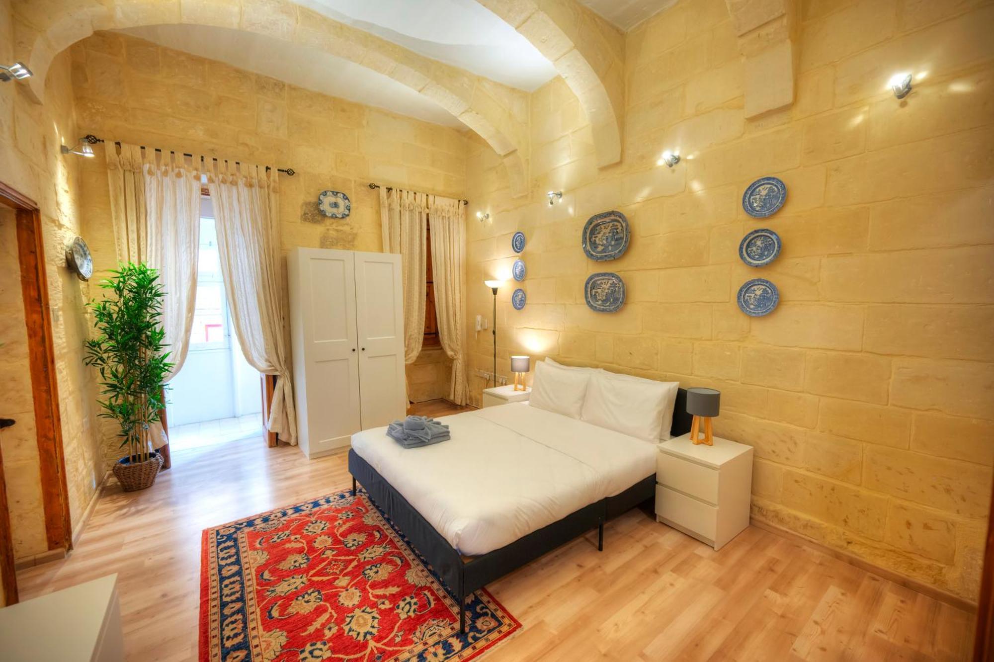 Magestic Palazzo, Jacuzzi On Roof Terrace Goval-3 *