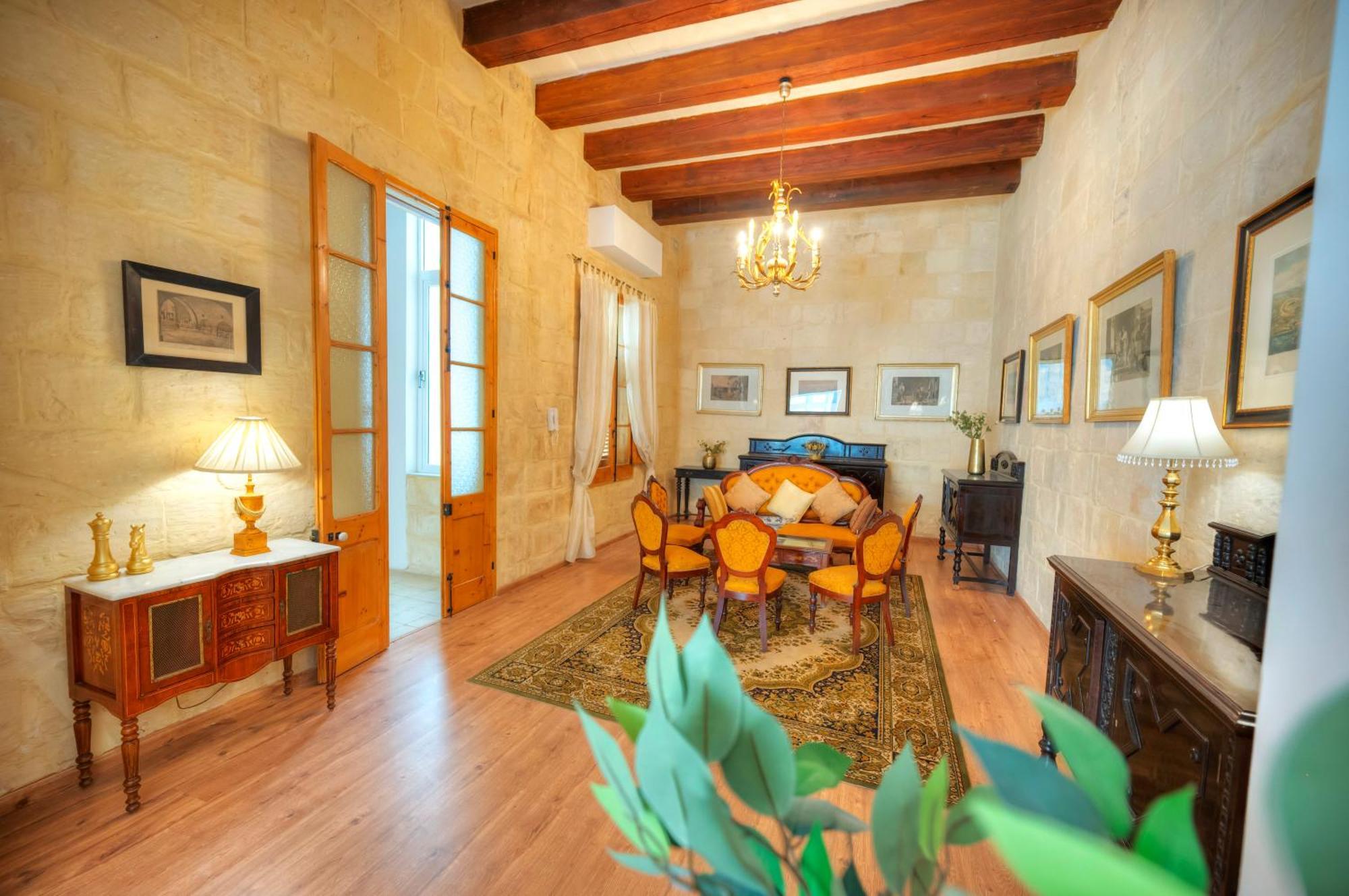 Magestic Palazzo, Jacuzzi On Roof Terrace Goval-3 *