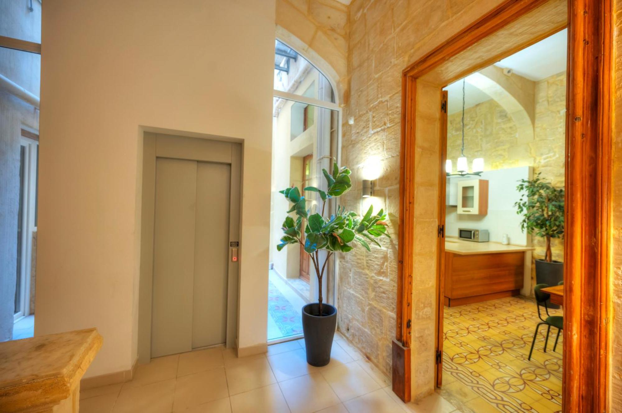 Holiday home Magestic Palazzo, Jacuzzi On Roof Terrace Goval-3 *