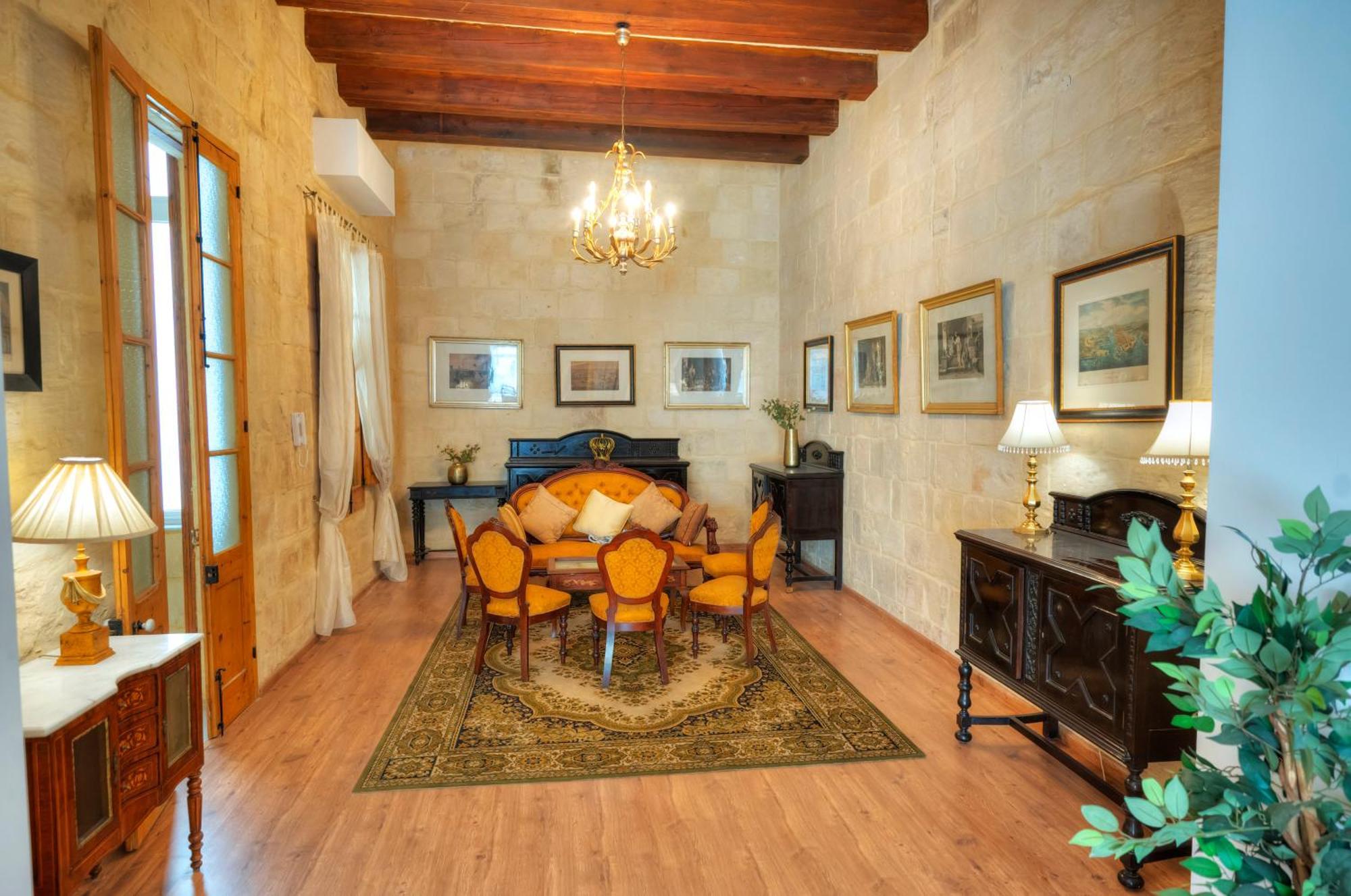 Holiday home Magestic Palazzo, Jacuzzi On Roof Terrace Goval-3