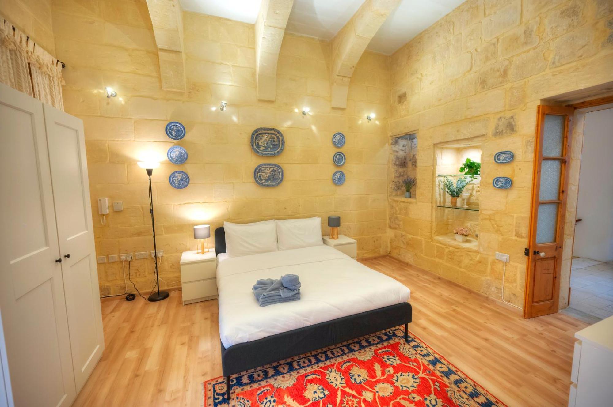 Magestic Palazzo, Jacuzzi On Roof Terrace Goval-3 *