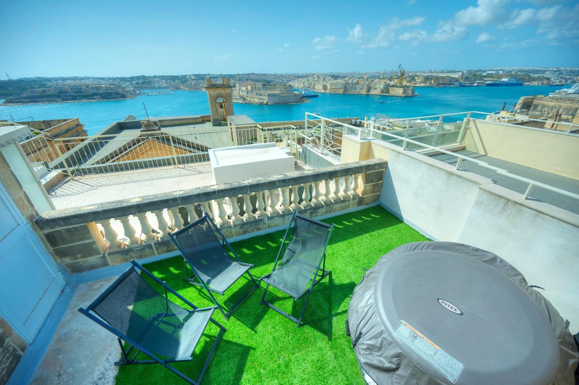 Magestic Palazzo, Jacuzzi On Roof Terrace Goval-3